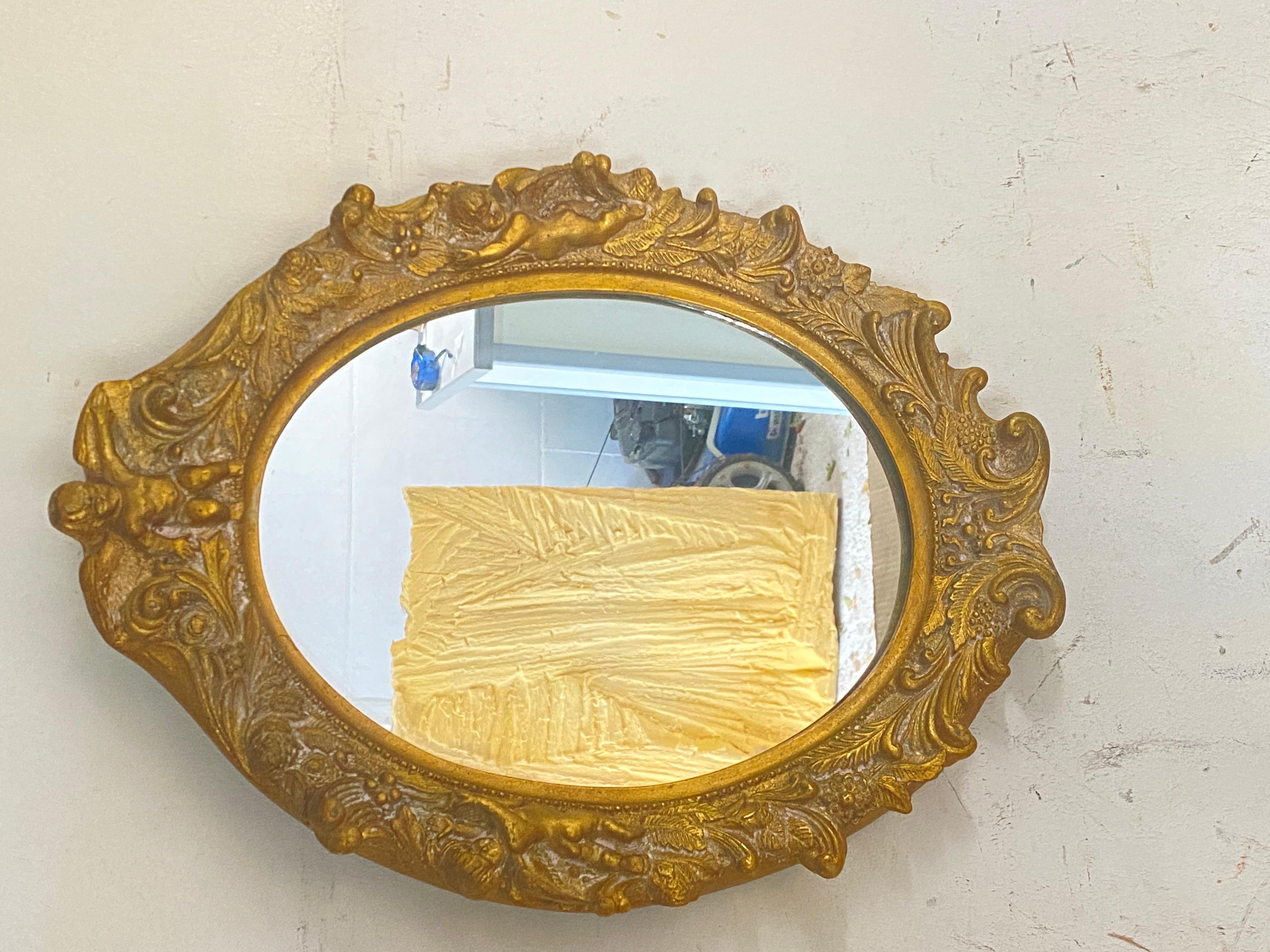 Miroirs en résine à patine ancienne dorée, 20e siècle Ensemble de 2 en vente 7