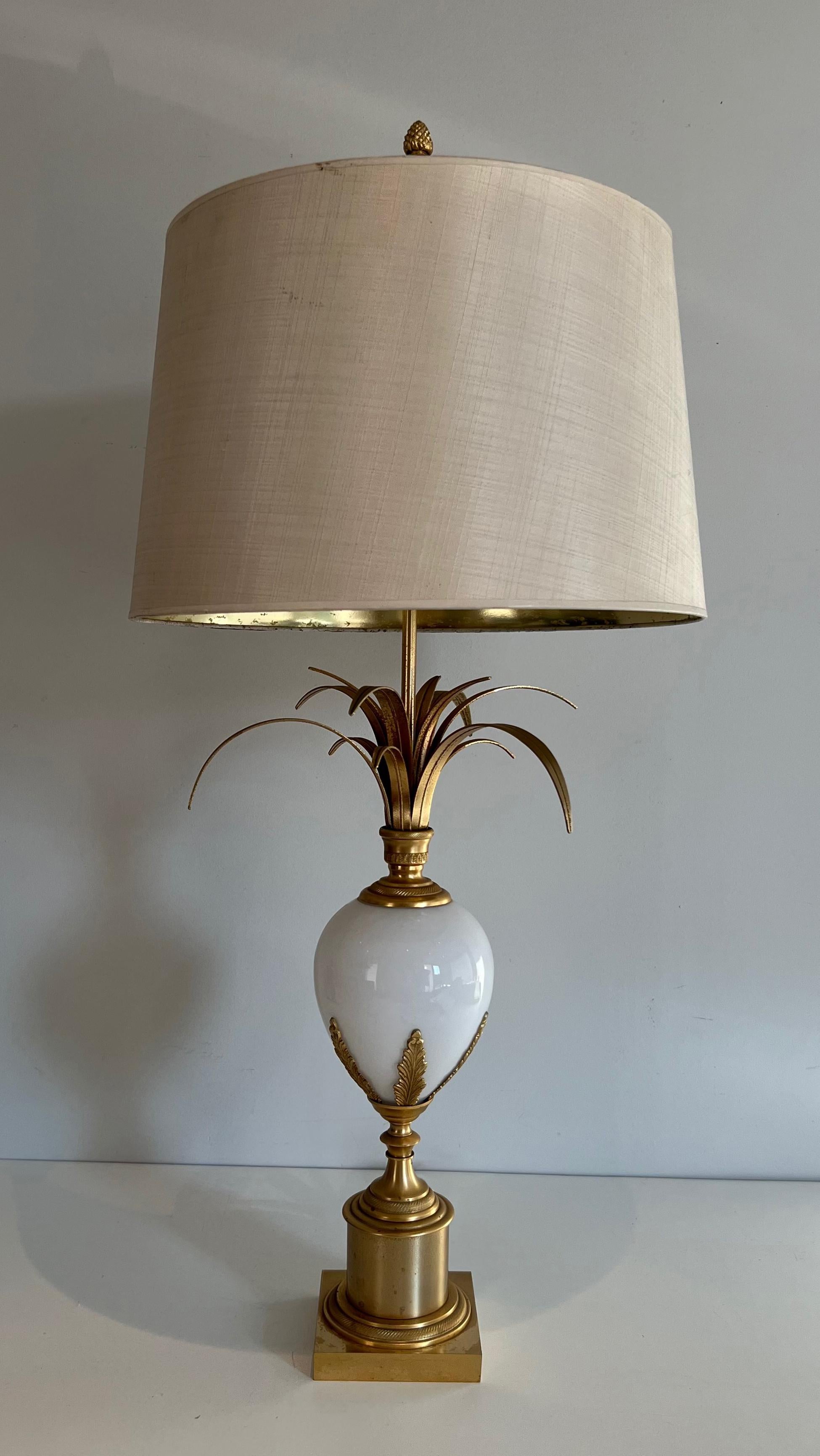 Tischlampe aus vergoldetem Nickel und weißem Opal mit Straußeneier im Stil von Maison Charles im Angebot 7