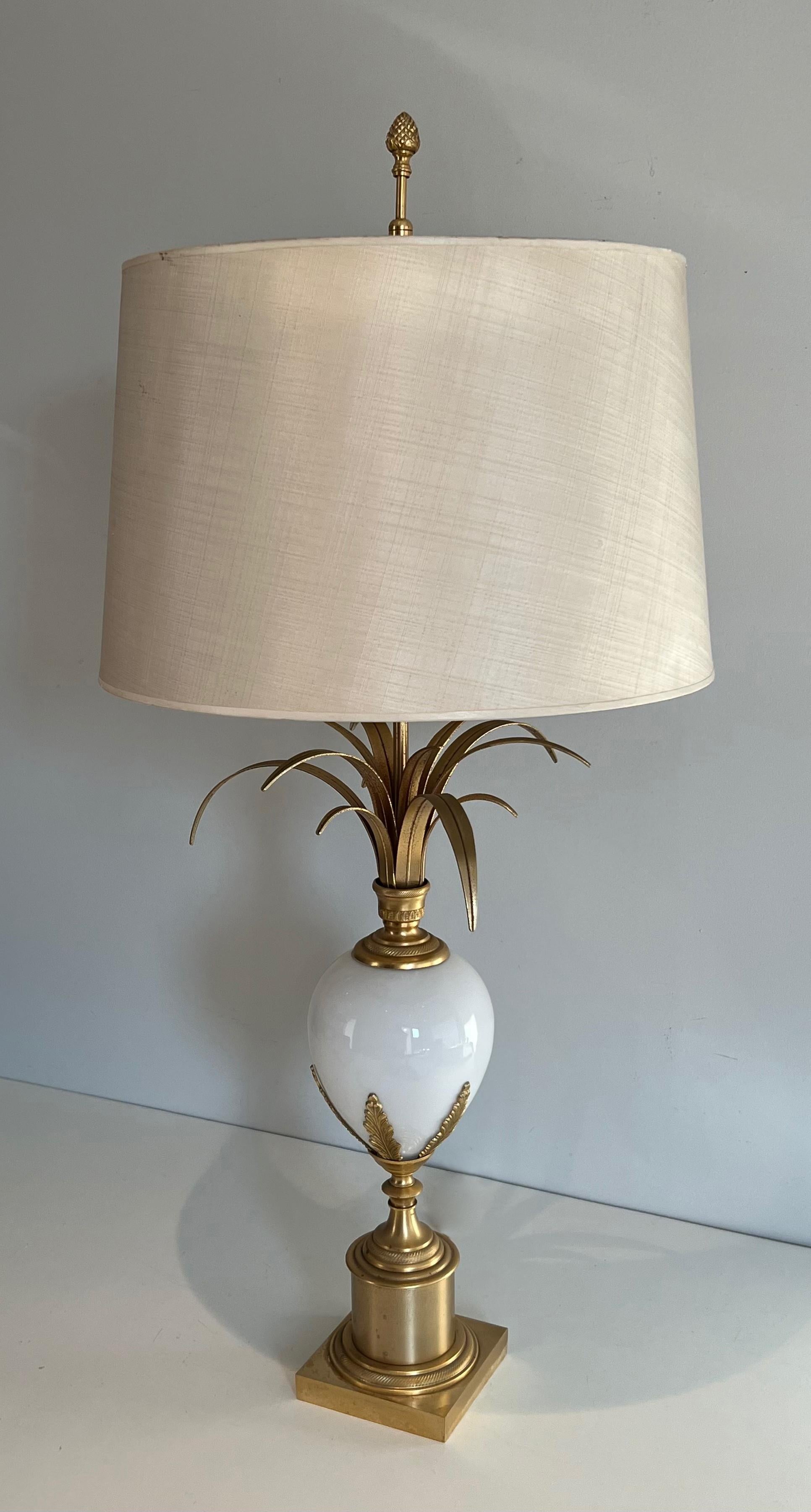 Tischlampe aus vergoldetem Nickel und weißem Opal mit Straußeneier im Stil von Maison Charles im Angebot 9