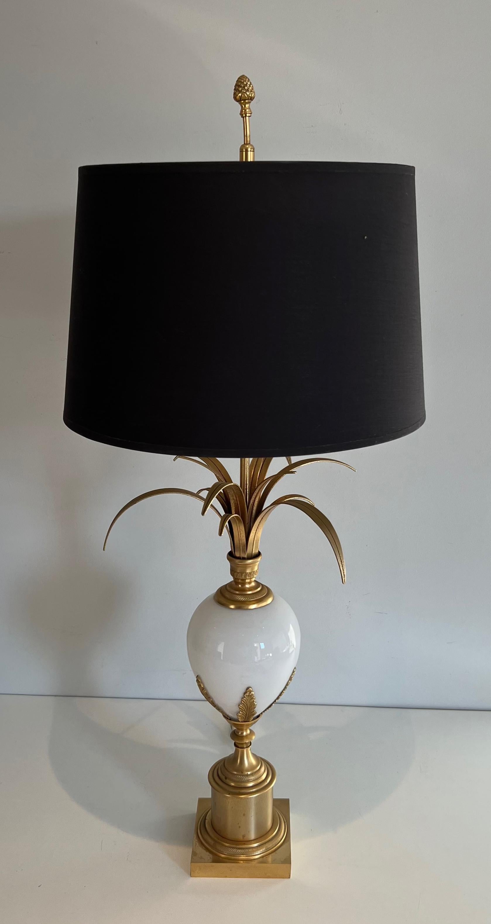Tischlampe aus vergoldetem Nickel und weißem Opal mit Straußeneier im Stil von Maison Charles im Angebot 10