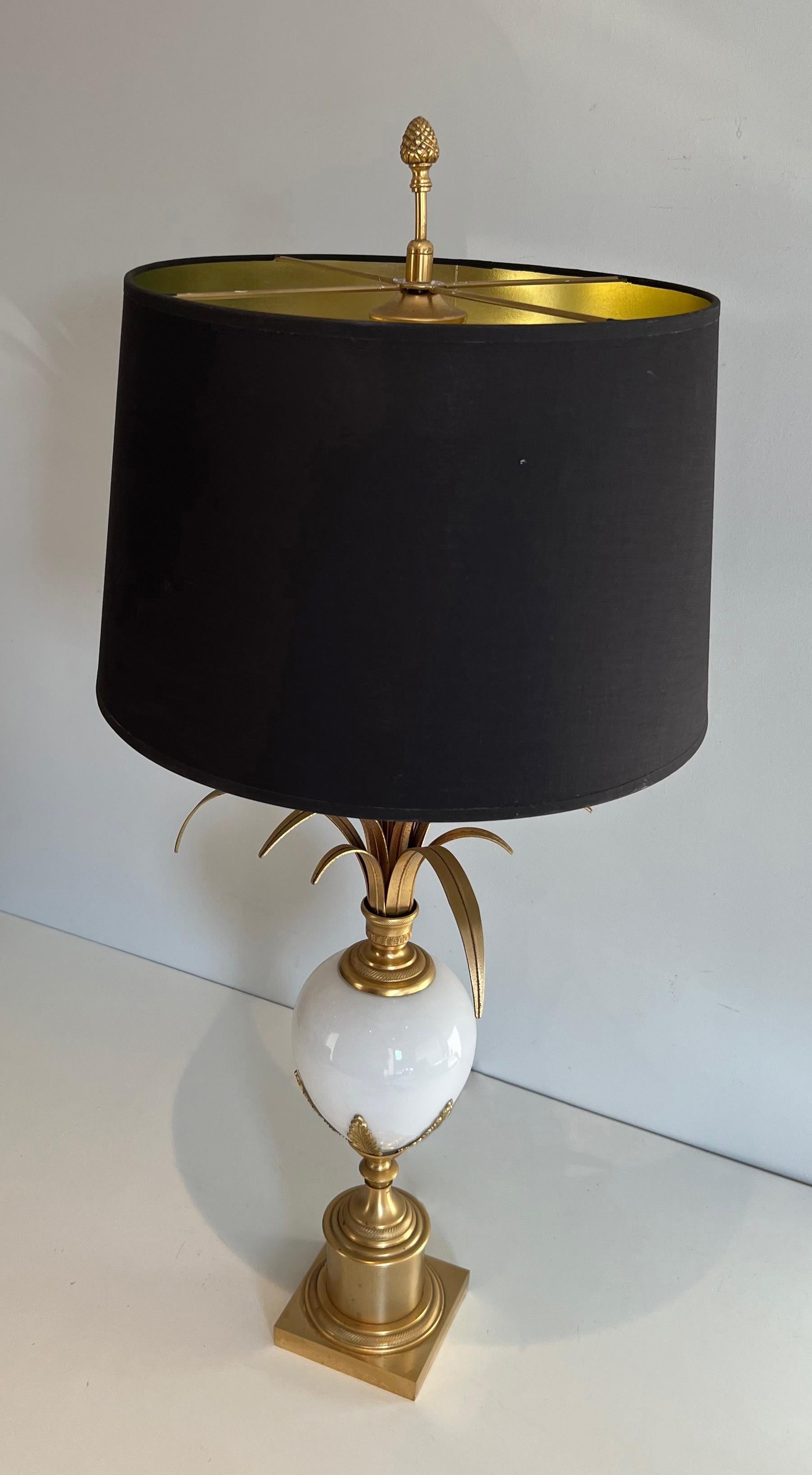 Tischlampe aus vergoldetem Nickel und weißem Opal mit Straußeneier im Stil von Maison Charles im Angebot 11