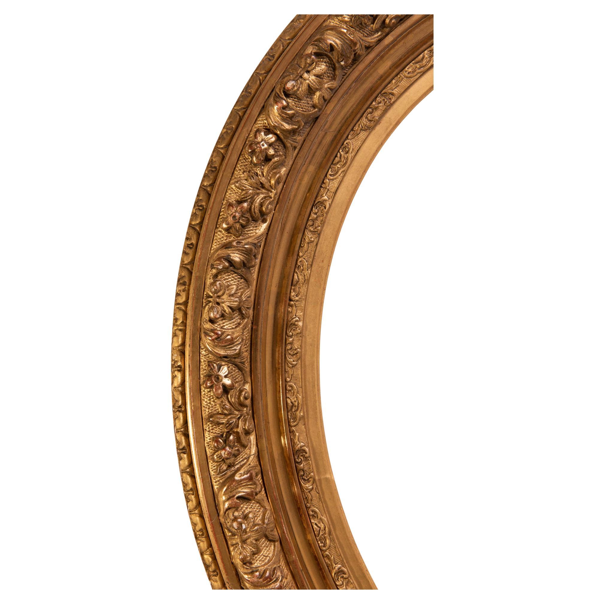Gilt Oval Antique Frame For Sale 2