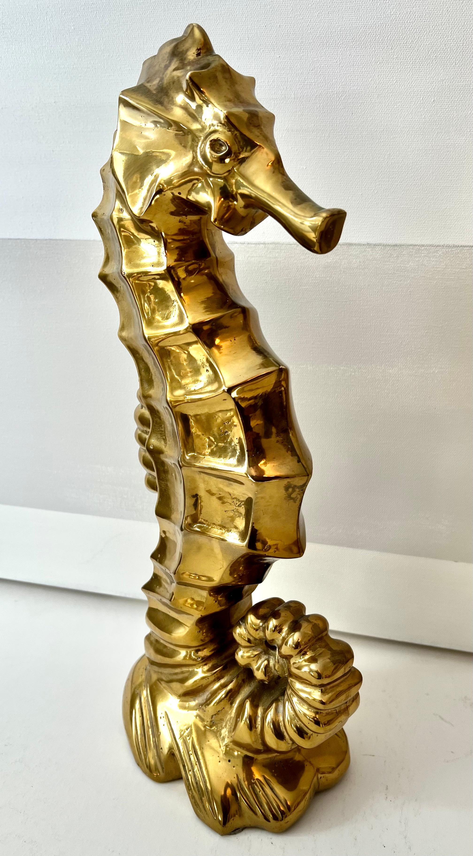 Mid-Century Modern Butoir de porte ou sculpture hippocampe en bronze doré en vente