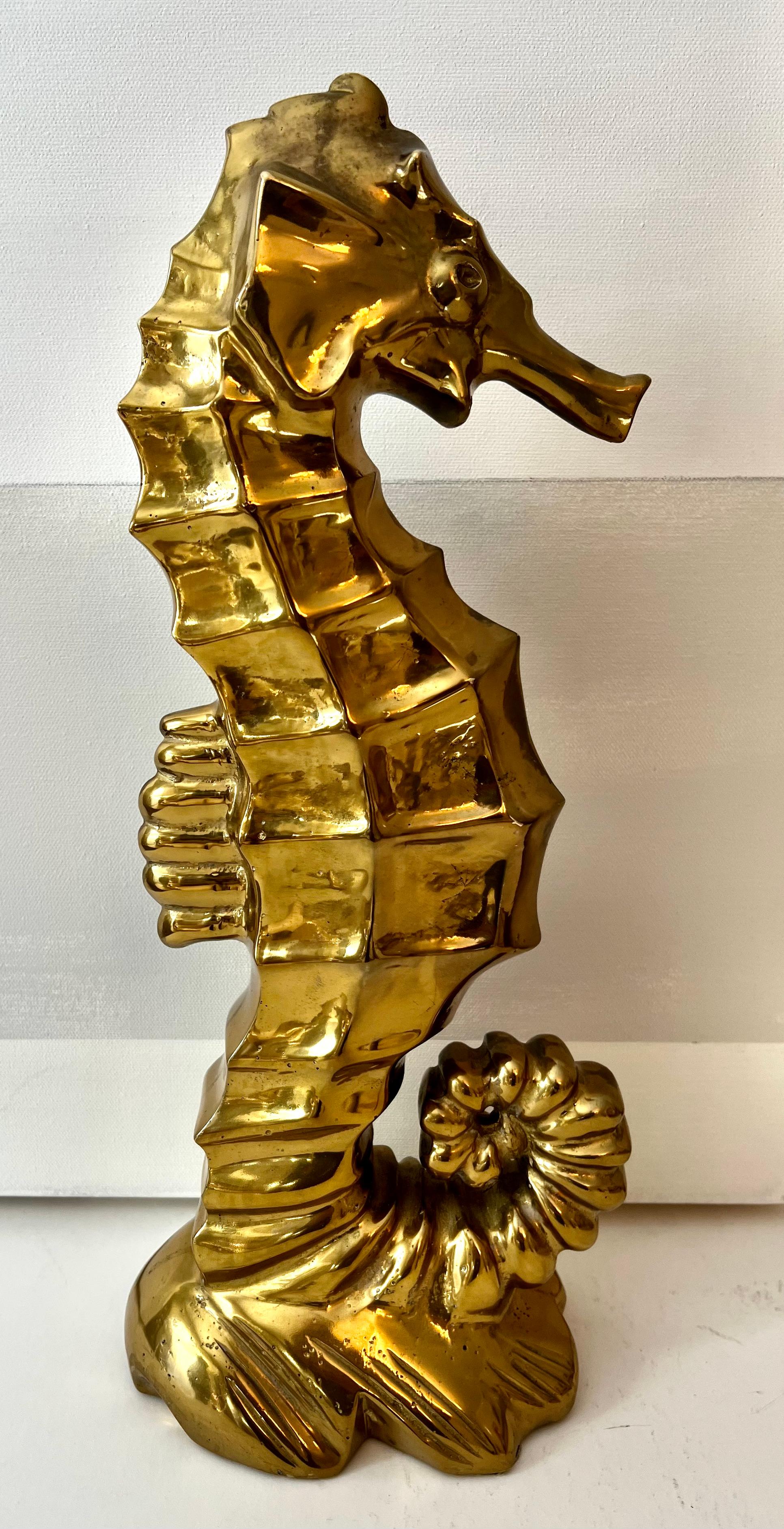 Doré Butoir de porte ou sculpture hippocampe en bronze doré en vente