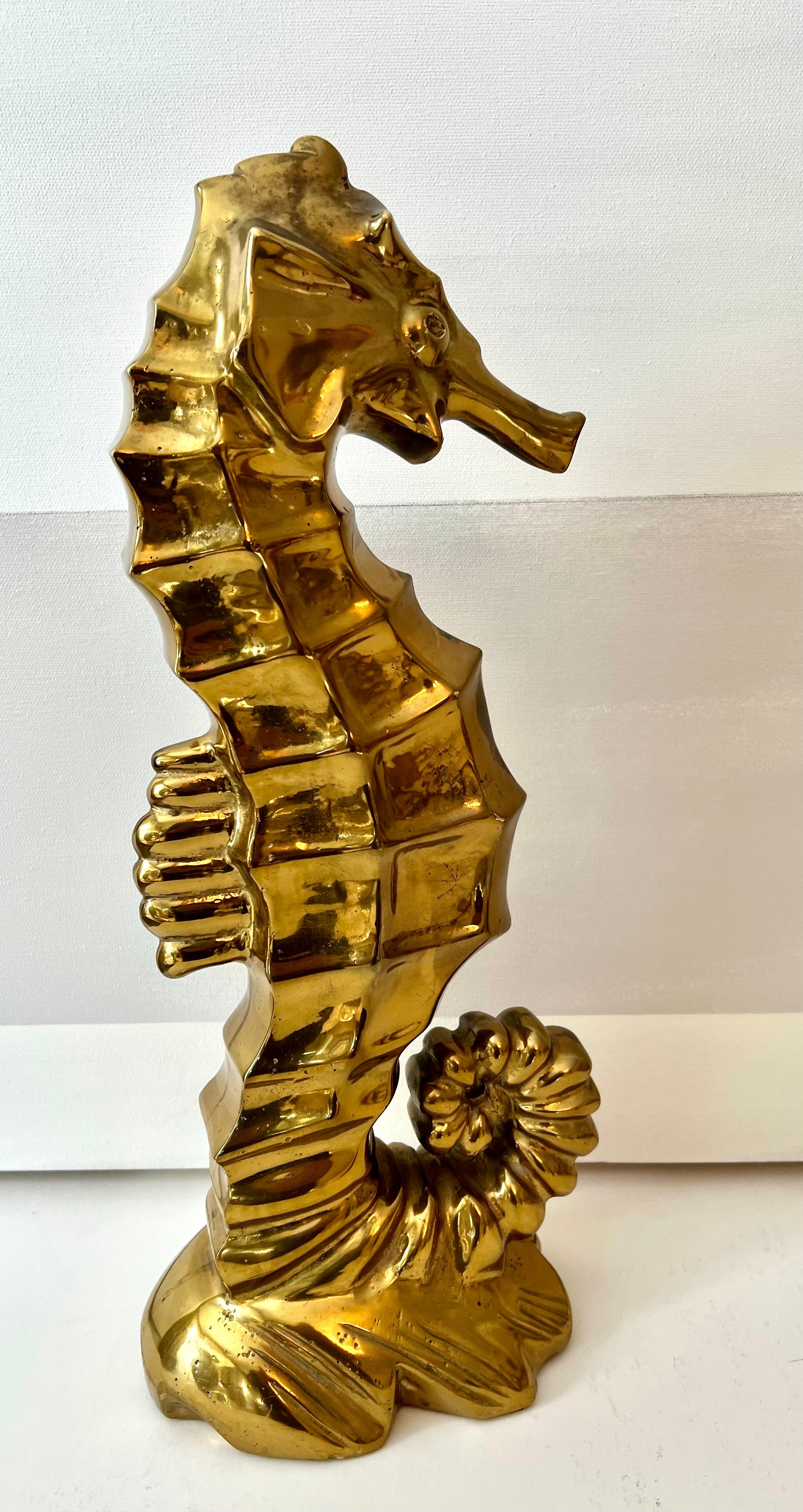 Butoir de porte ou sculpture hippocampe en bronze doré Bon état - En vente à Los Angeles, CA