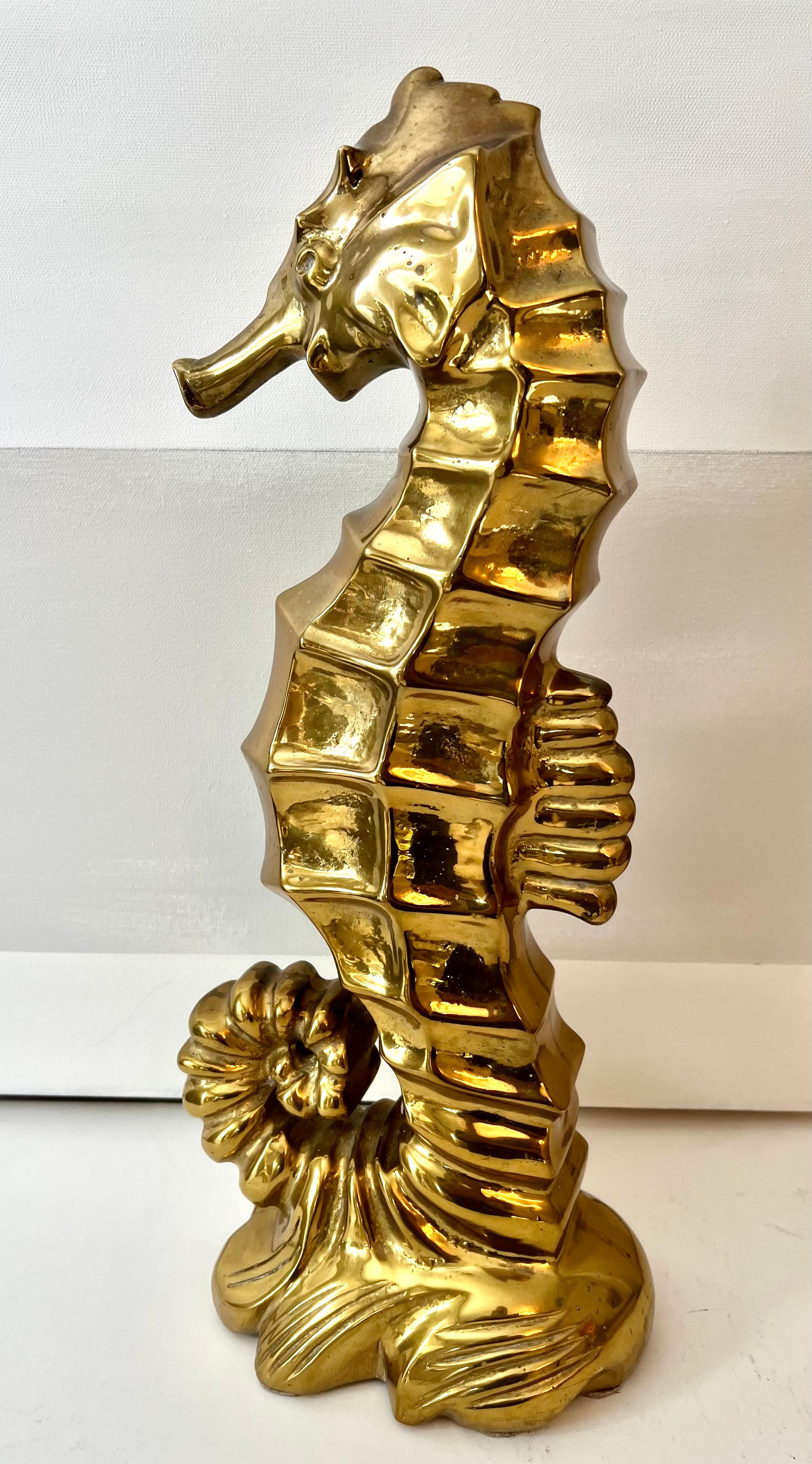 Plaqué or Butoir de porte ou sculpture hippocampe en bronze doré en vente