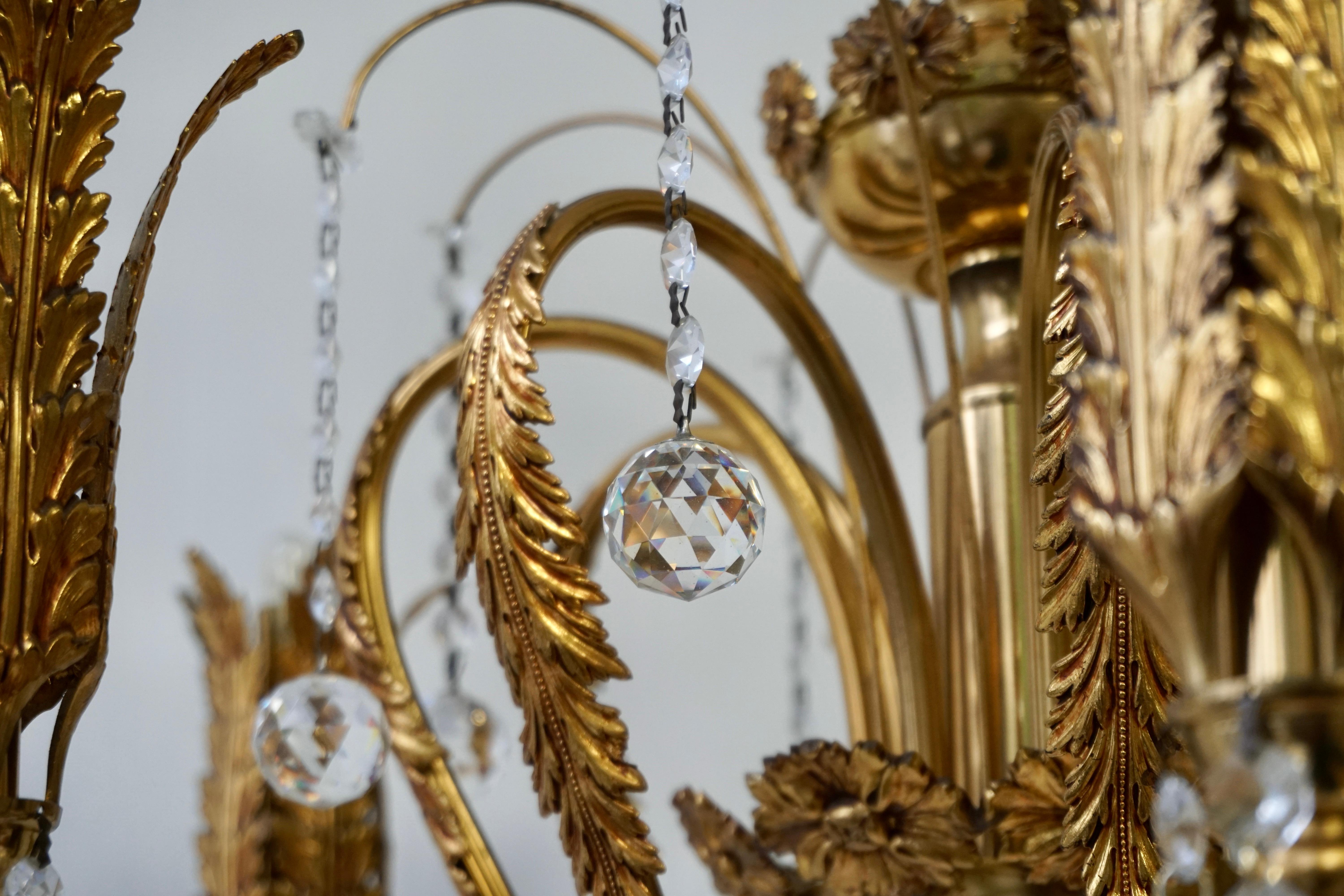 Lampadario Hollywood Regency con foglie di palma dorate e cristalli in vendita 4