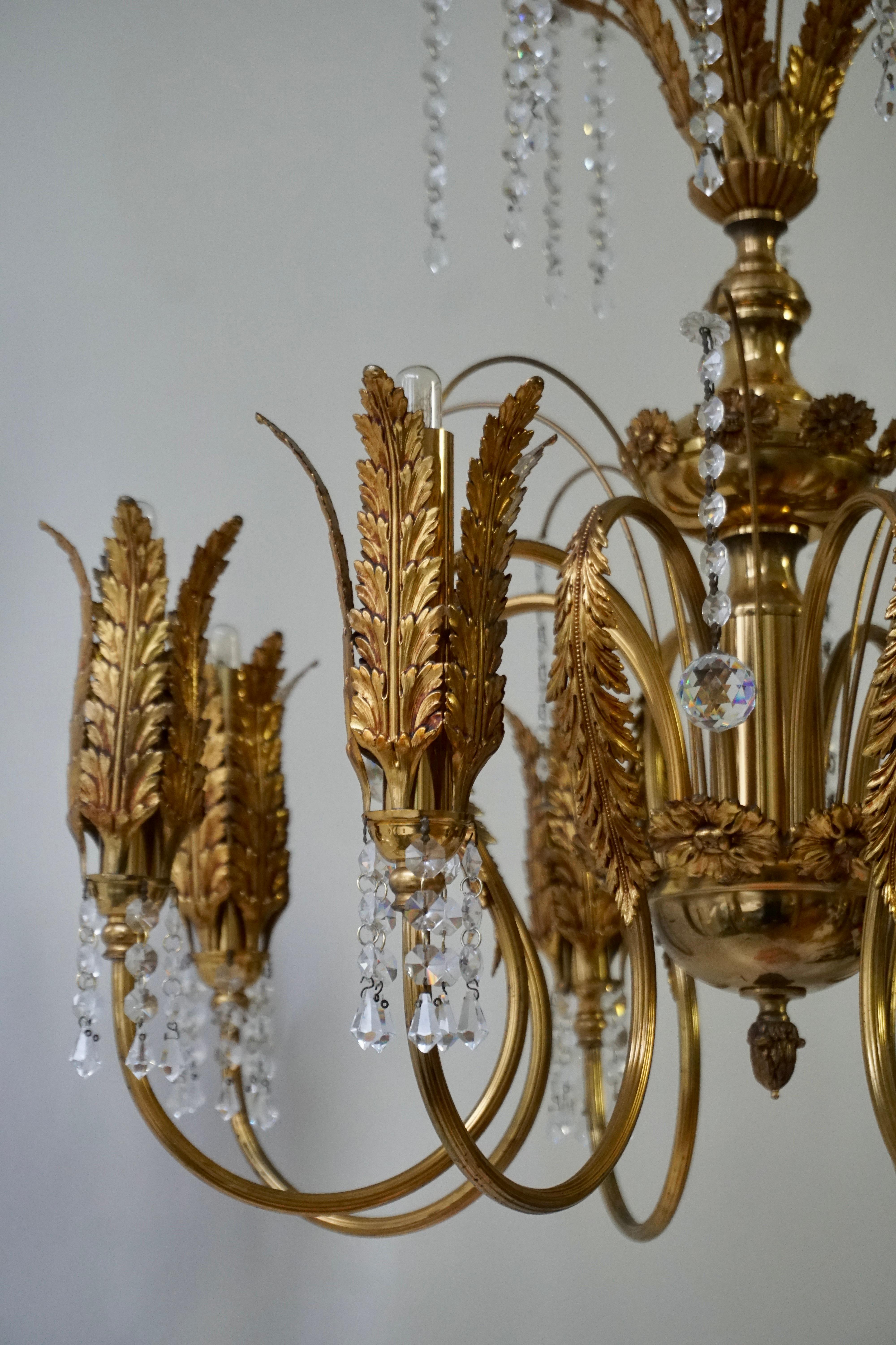 Gilt Palm Leaf Hollywood Regency Chandelier with Crystal  In Good Condition For Sale In Antwerp, BE