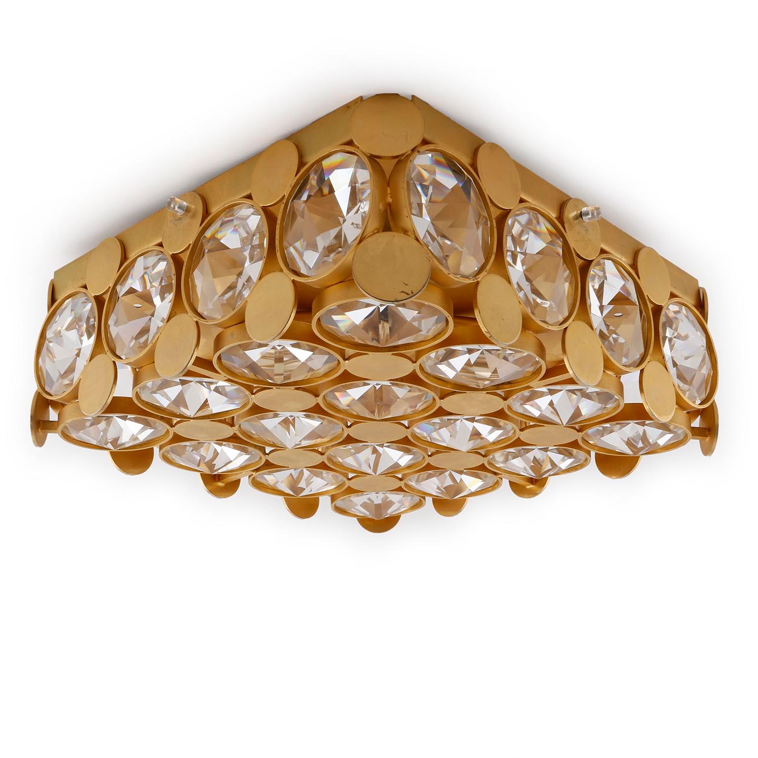 A geourgous square flush mount light by Palwa (Palme & Walter), Germany, manufactured in midcentury, circa 1970 (late 1960 or 1970s).
A gilt frame is decorated with diamond shaped cut crystal glass. The gilt surface is aged and has a matte tone.
The