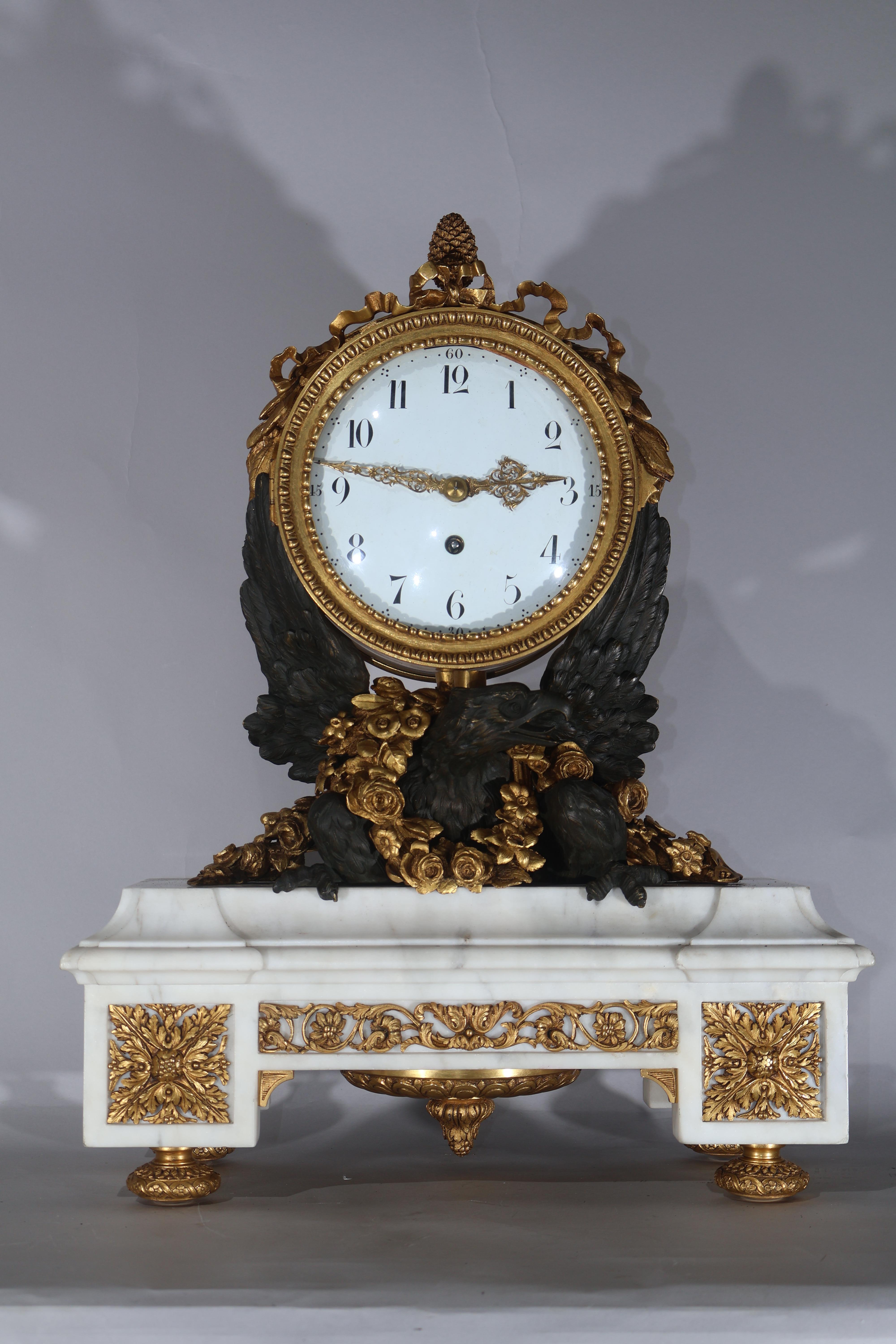 Horloge en bronze doré et patiné avec aigle en vente 8