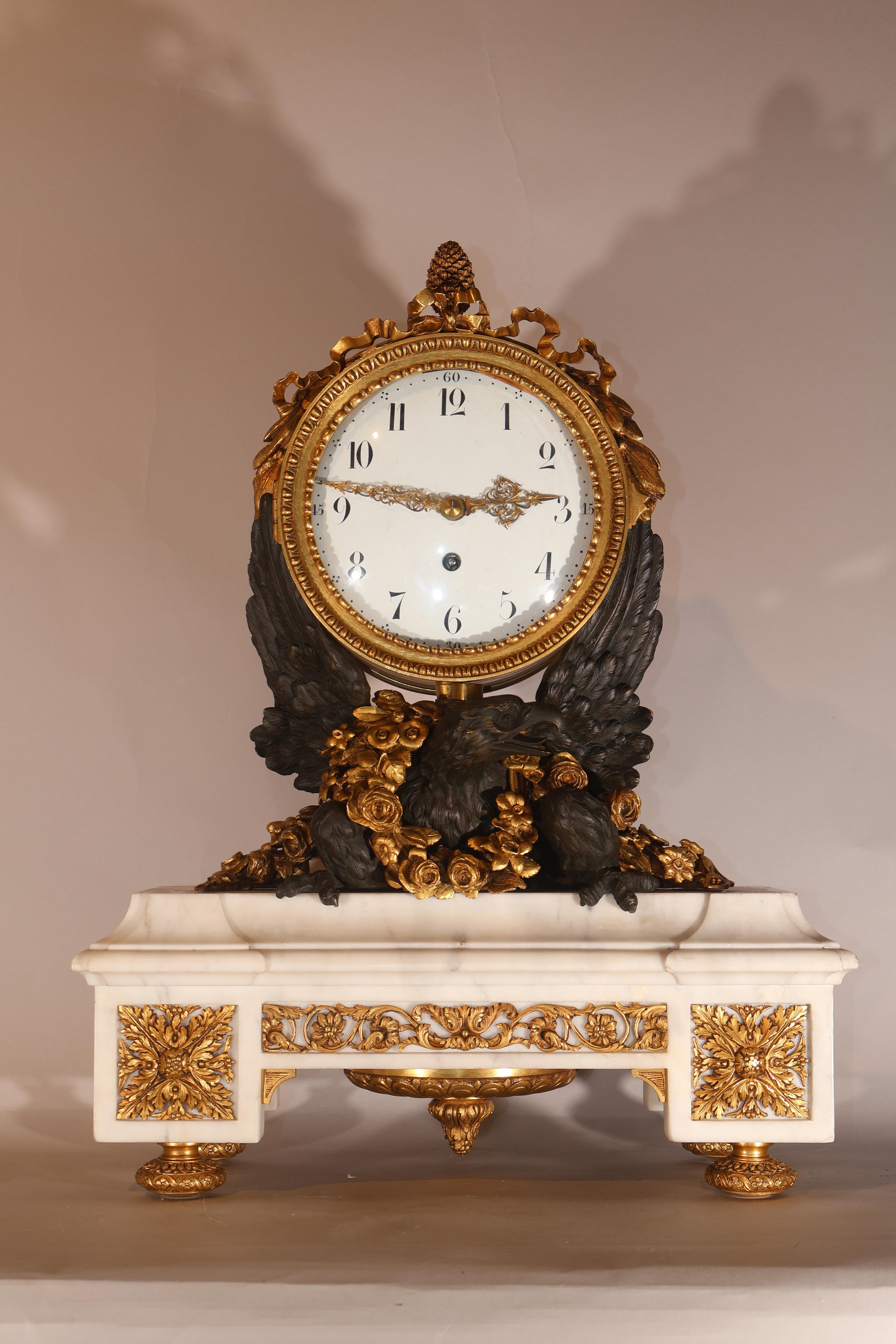 Fin du XIXe siècle Horloge en bronze doré et patiné avec aigle en vente