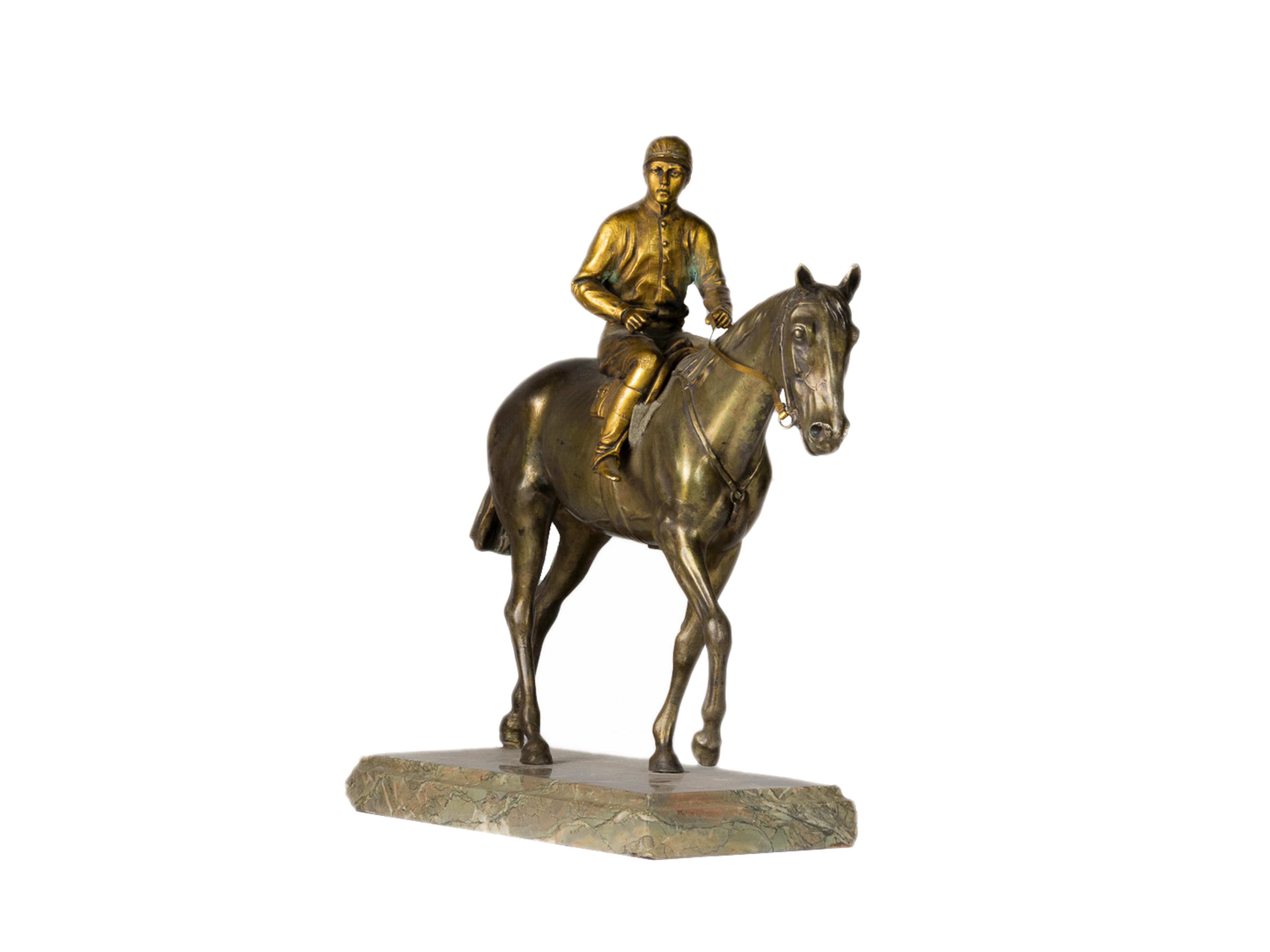 Patiné Jockey à cheval en bronze doré et patiné, statue équestre, 19e siècle en vente