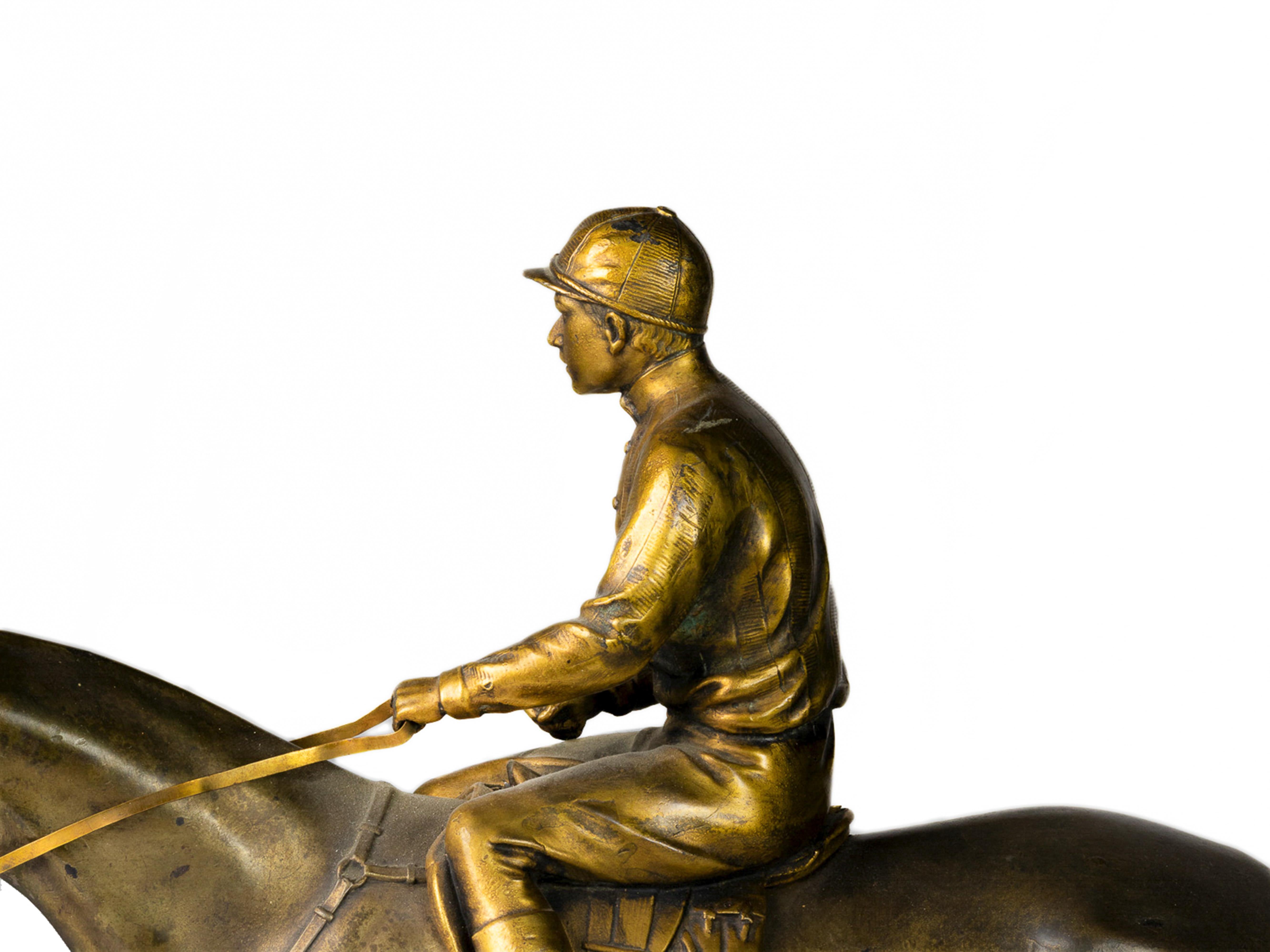 Fantino su cavallo in bronzo dorato e patinato, base in marmo, XIX secolo In condizioni buone in vendita a Lisbon, PT