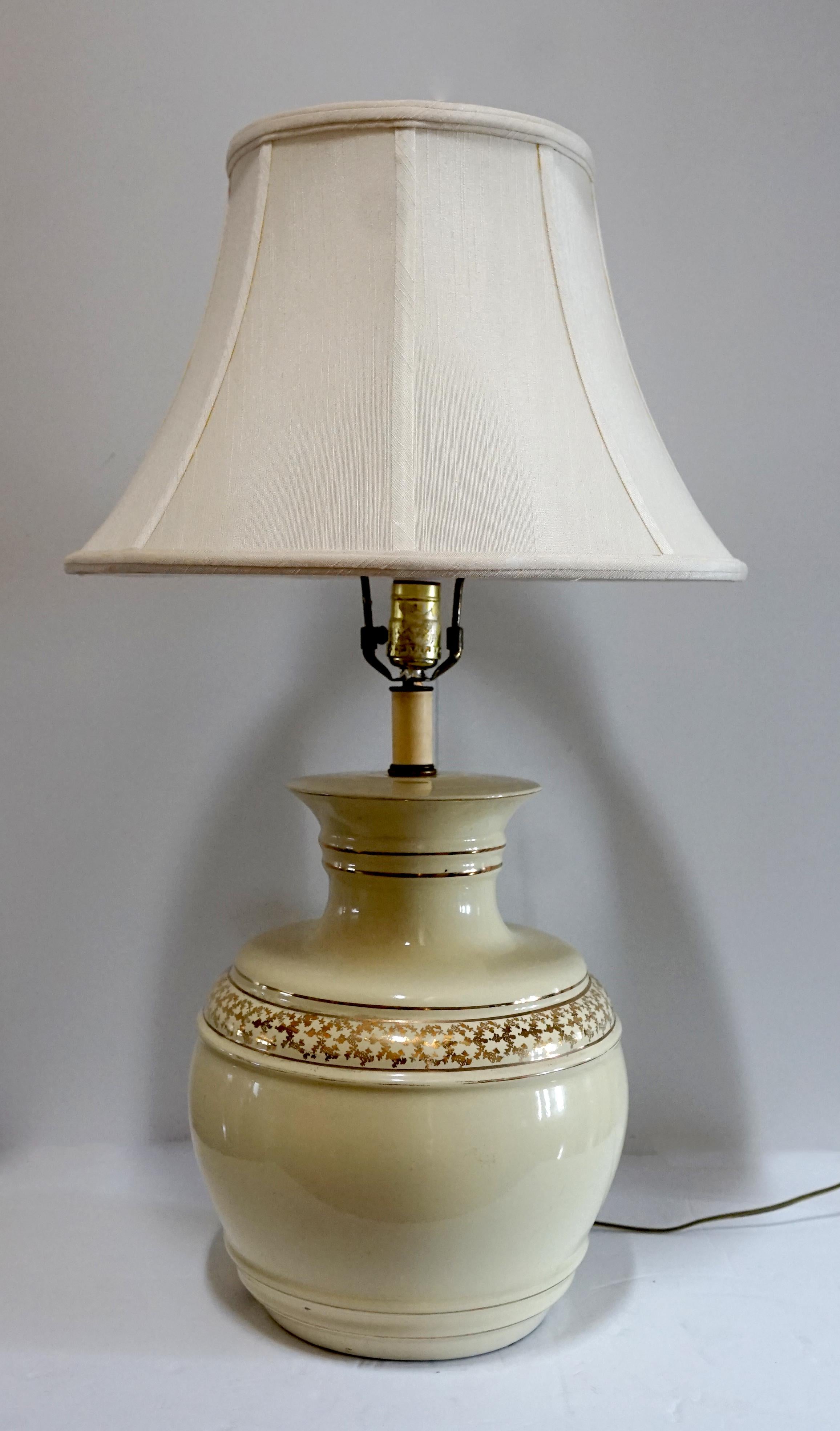 Gilt Porcelain Vintage Yellow Round Table Lamp For Sale 4