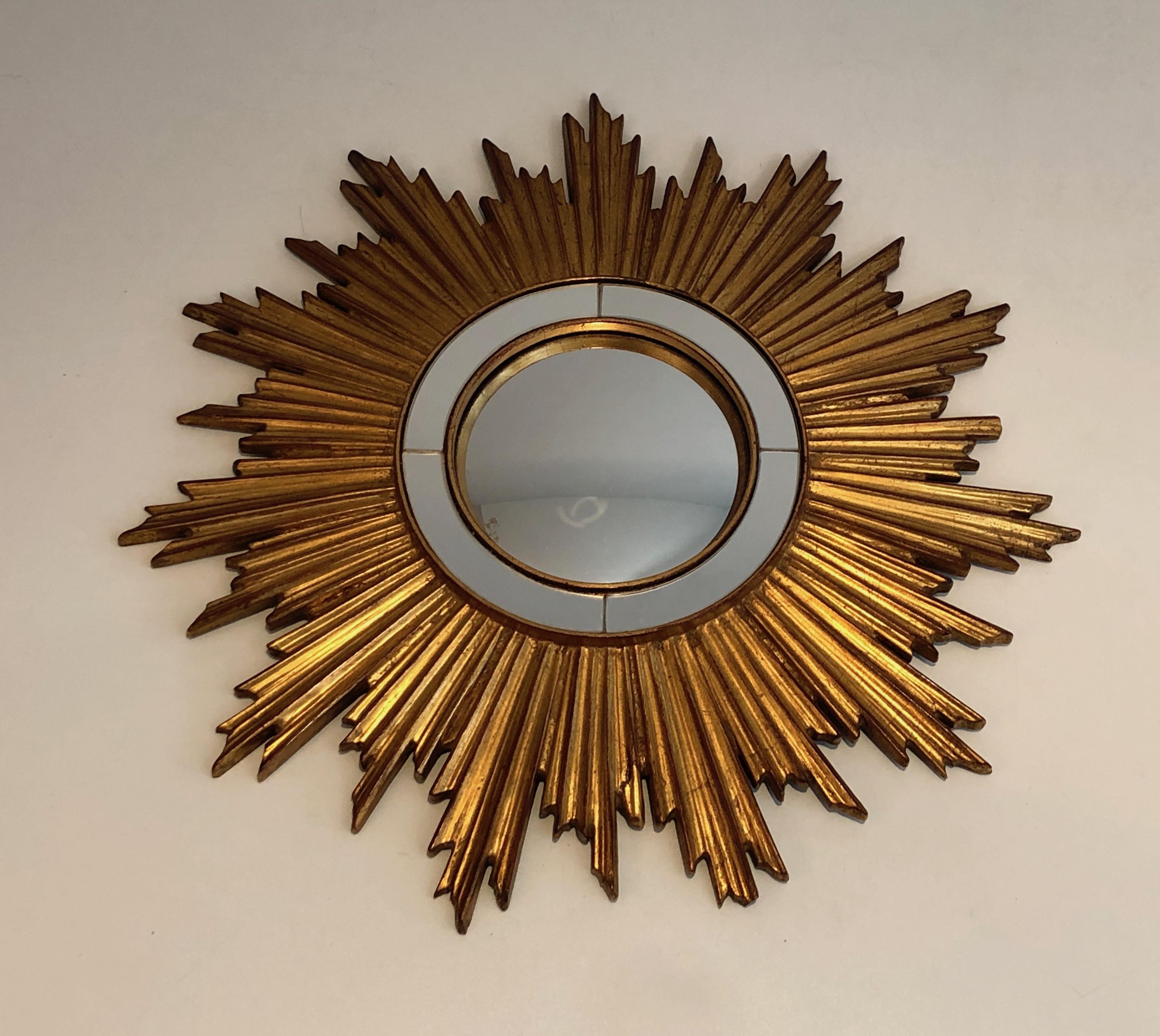 Spiegel aus vergoldetem Harz mit Sonnenschliff im Angebot 8