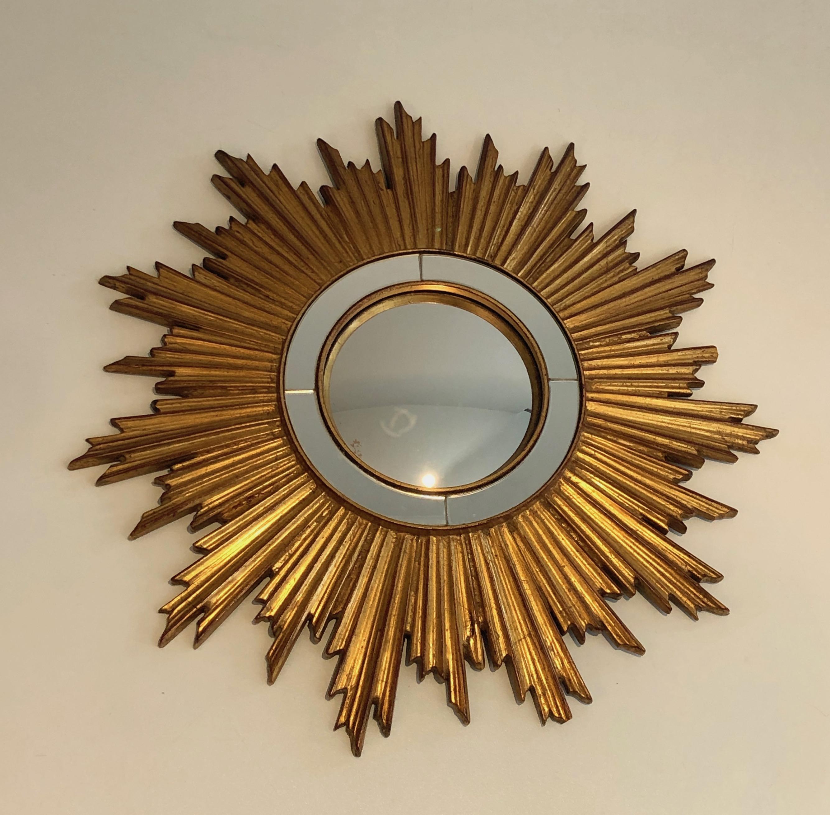 Spiegel aus vergoldetem Harz mit Sonnenschliff (Moderne der Mitte des Jahrhunderts) im Angebot