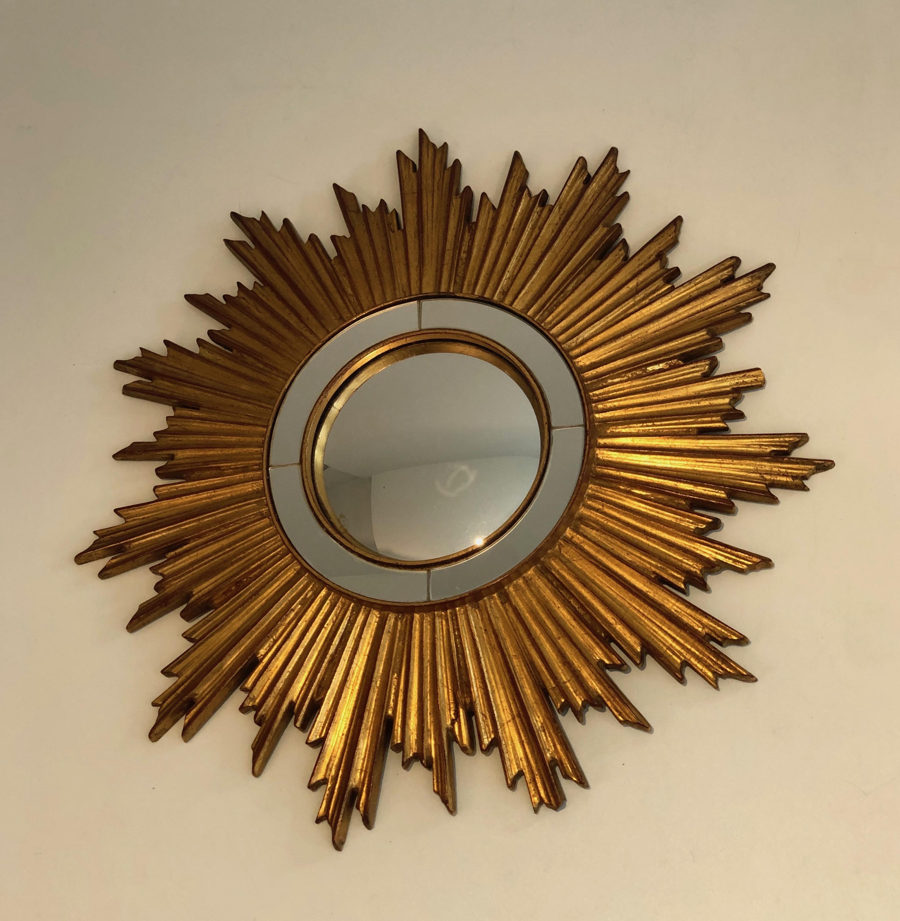 Mid-Century Modern Miroir en résine dorée en forme de soleil en vente