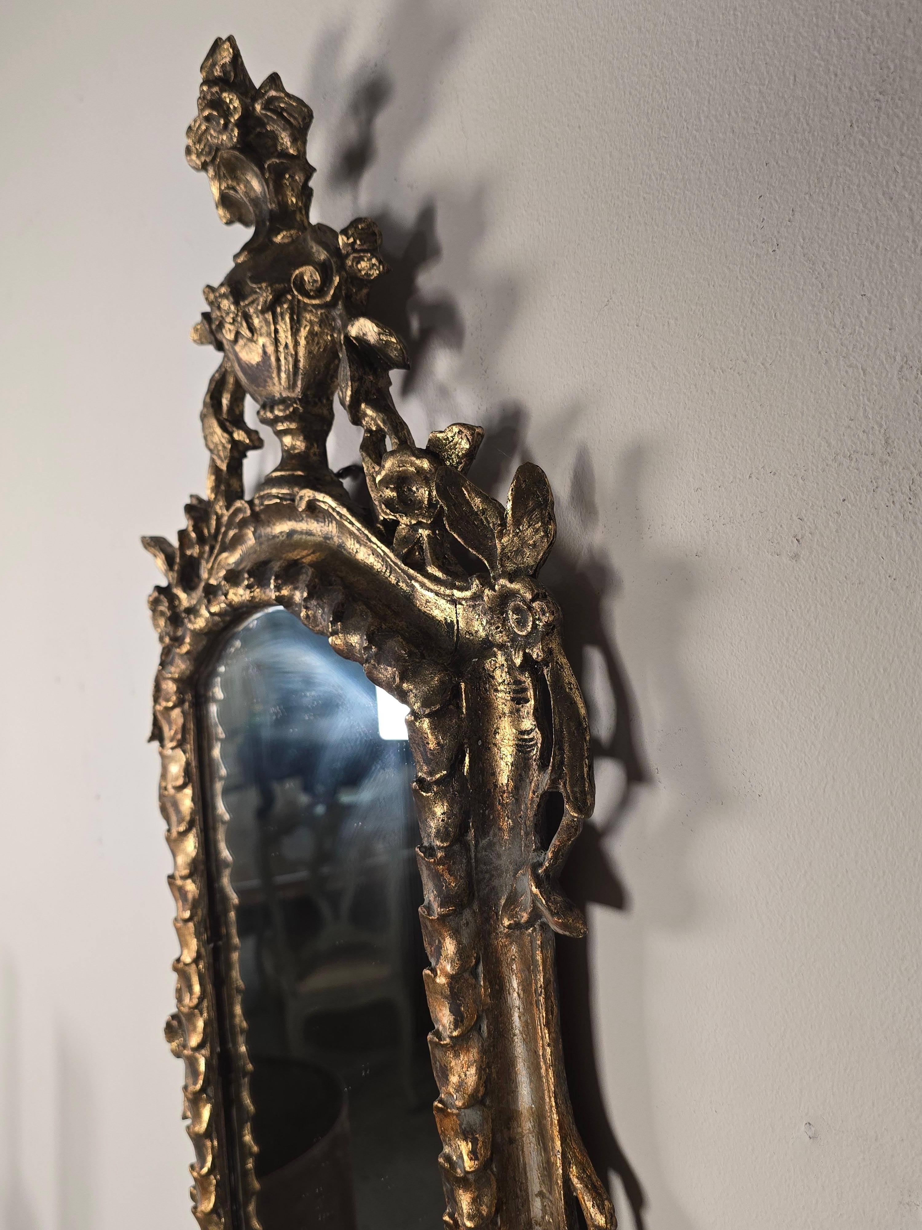 Miroir doré de style rococo, milieu du 20e siècle Fonte de musée en vente 1