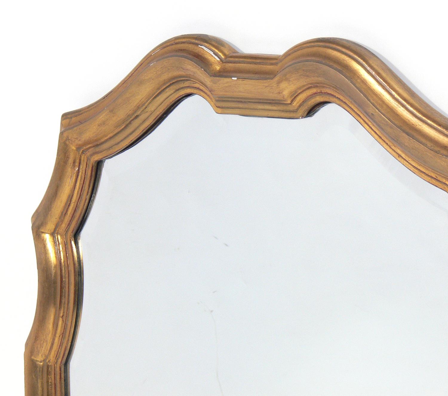 Hollywood Regency Specchio smerlato dorato in vendita