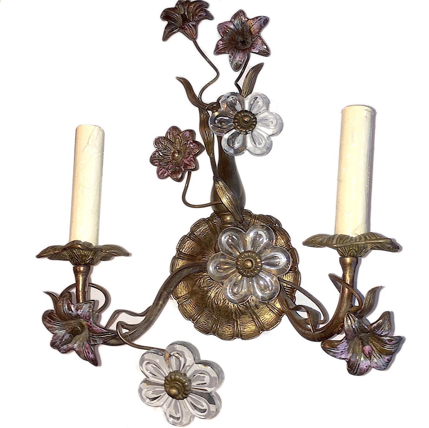Gilt Sconces with Floral Motif In Excellent Condition For Sale In New York, NY