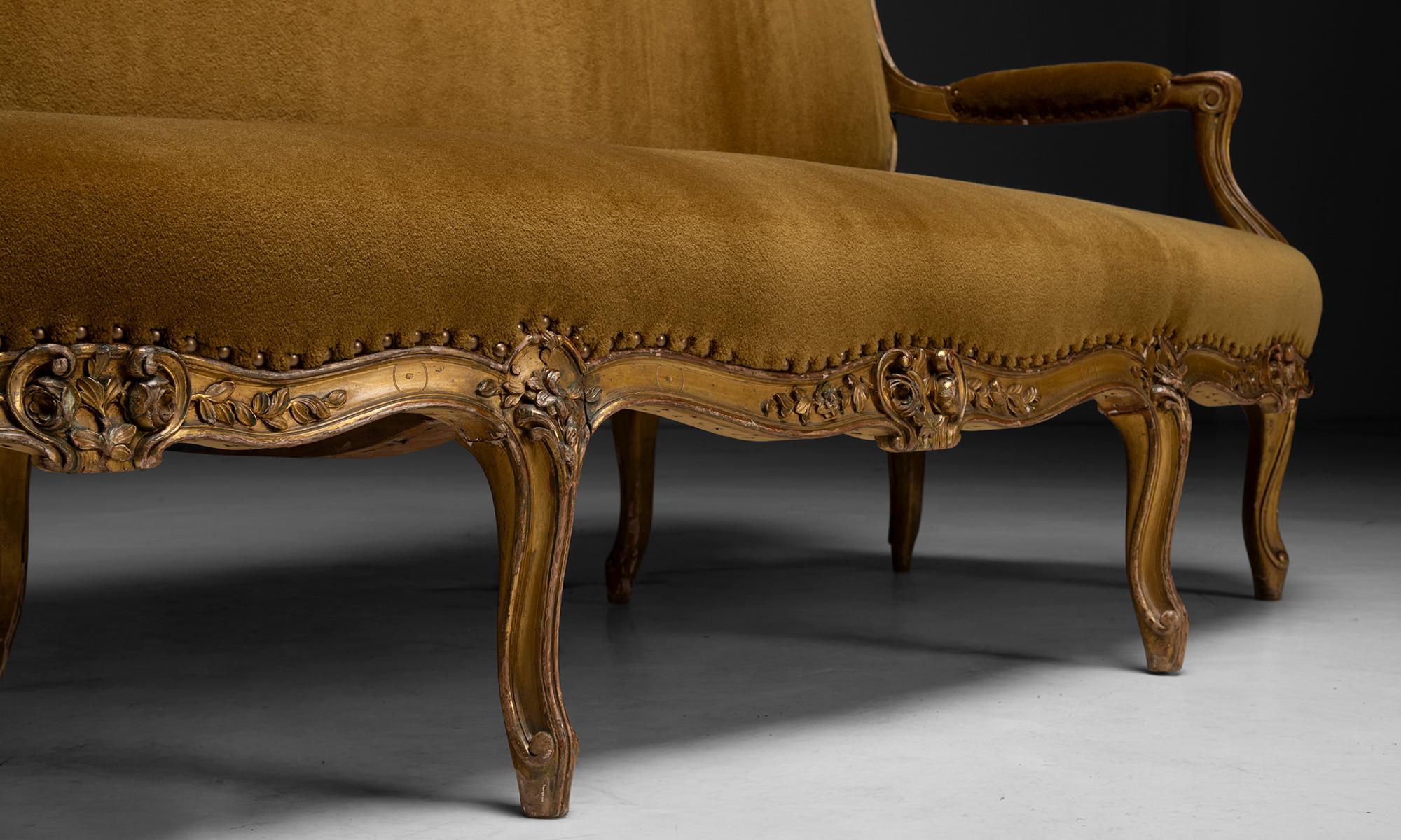 Sofá dorado, Francia circa 1900 Tallado en venta