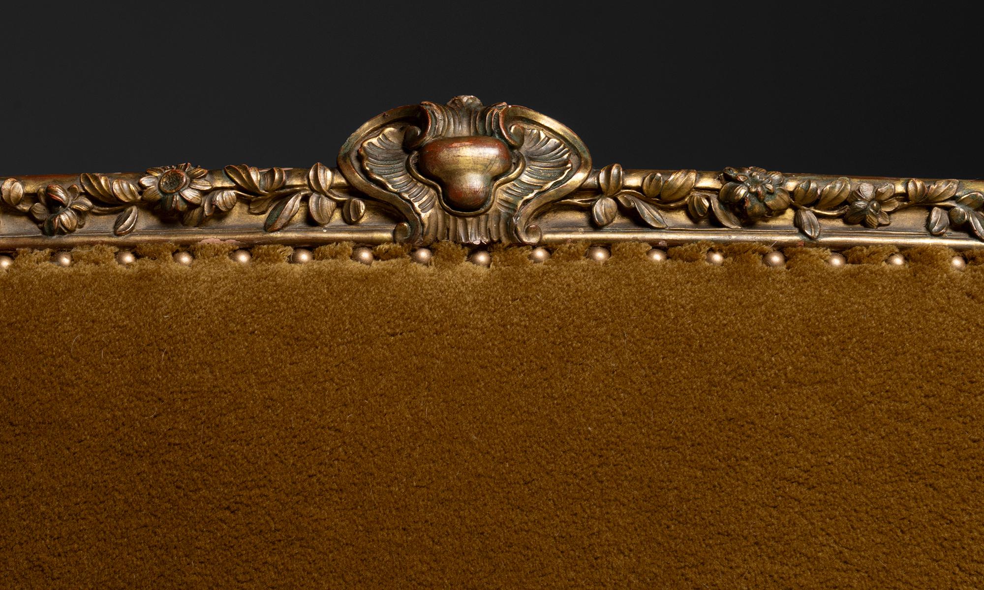 Sofá dorado, Francia circa 1900 en Bueno estado para la venta en Culver City, CA