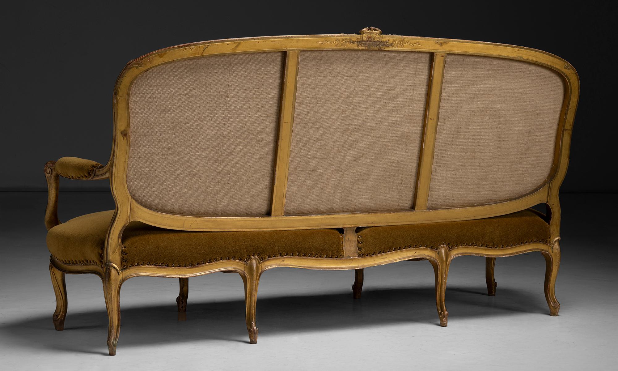 Sofá dorado, Francia circa 1900 en venta 1