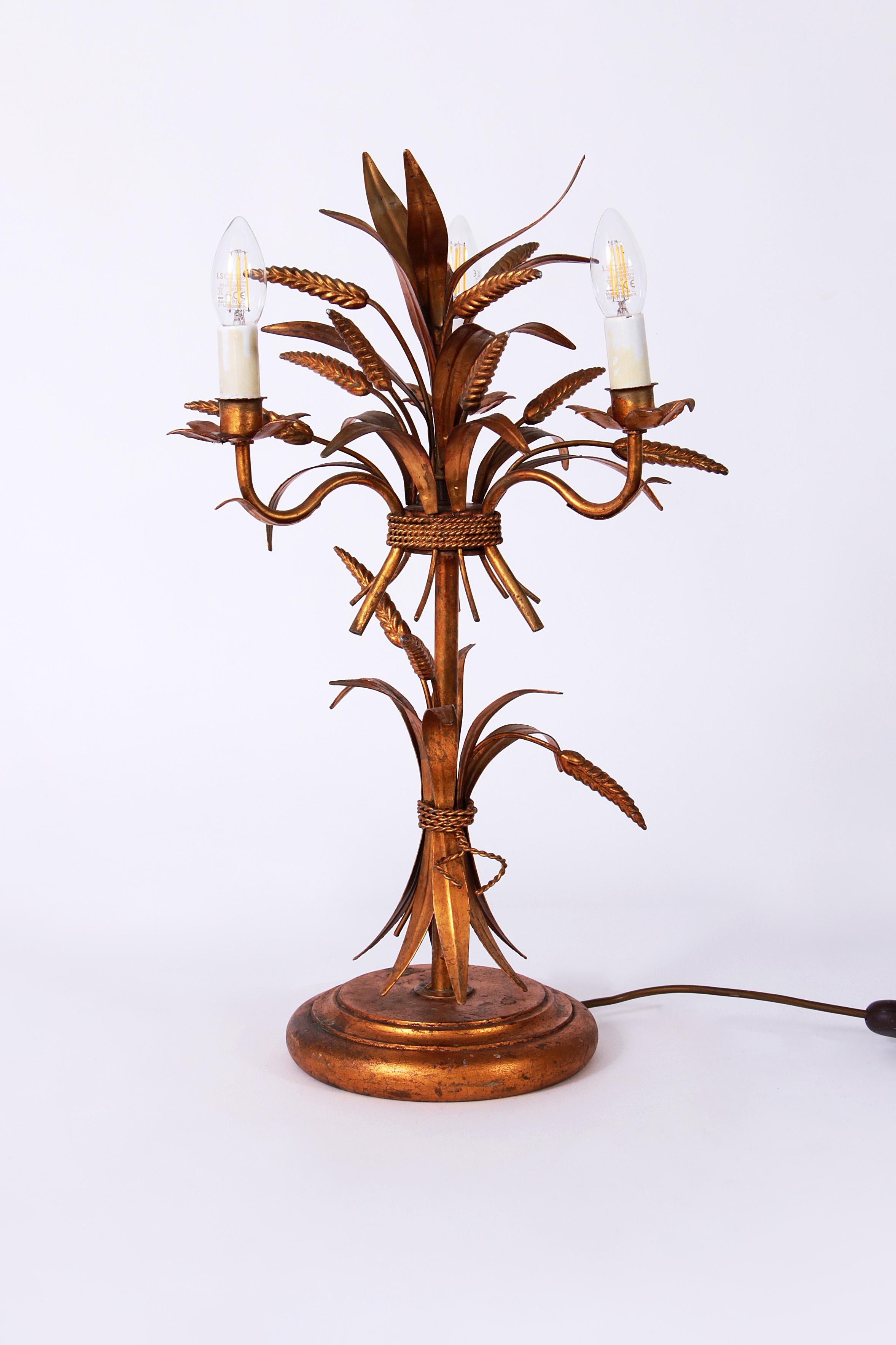 

Hans Kögl wheat sheaf table lamp, circa 1960s statement wheat sheaf and gilt leaf lamp by Hans Kögl. 

Beautiful Hollywood Regency Italian florentine gilt metal table lamp with the imagery of ‘sheaf of wheat’. In great and fully working condition.