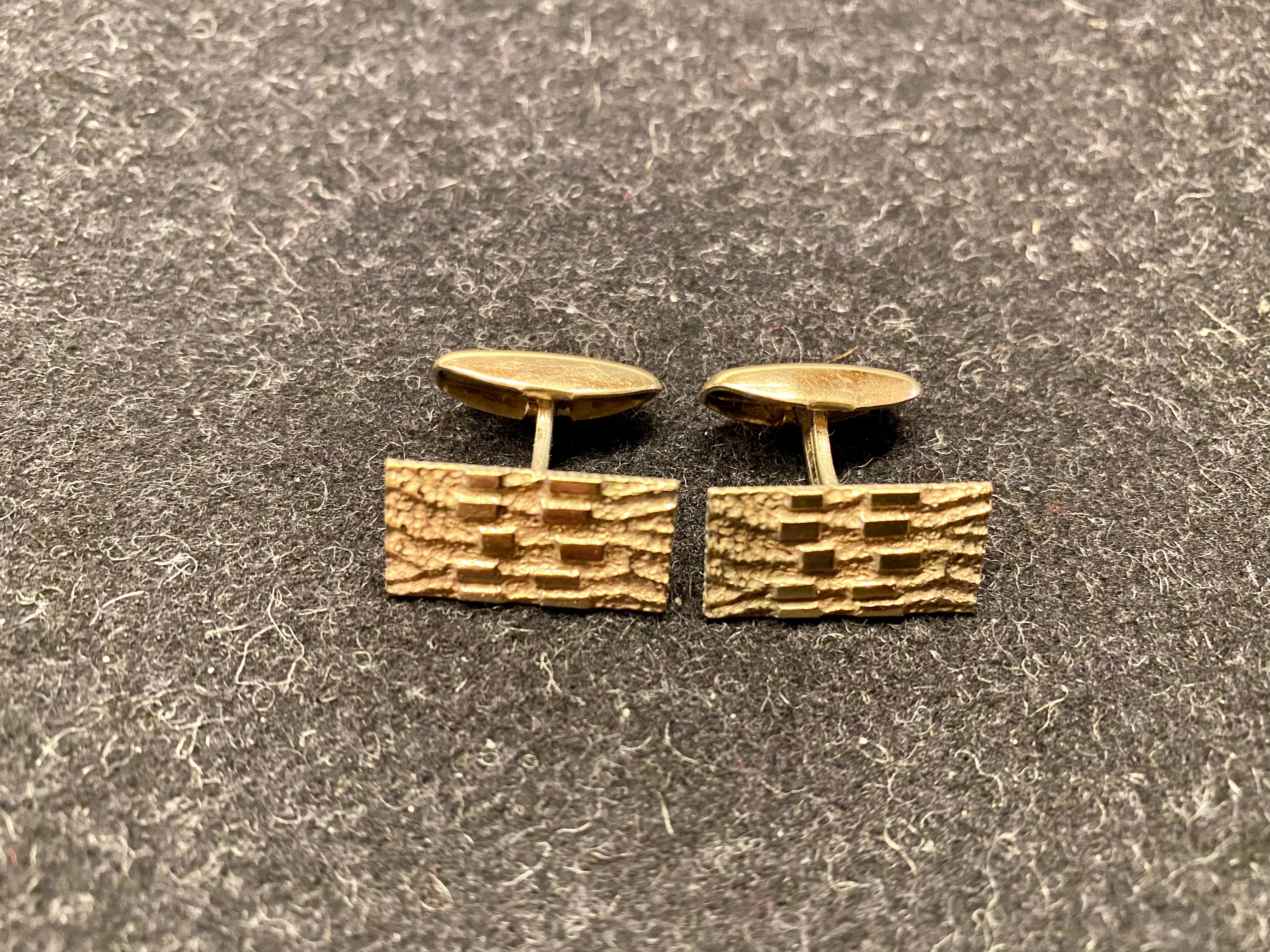 Gilt Silver Cufflinks Finland Martti Viikinniemi 
Heinola	Martti Viikinniemi	MV	1946-1974
Silver Cufflinks Finland 1970.
830 H Silver
2cm*1cm
No engravings.
Great Cufflinks
See more, we have several Cufflinks for sale.