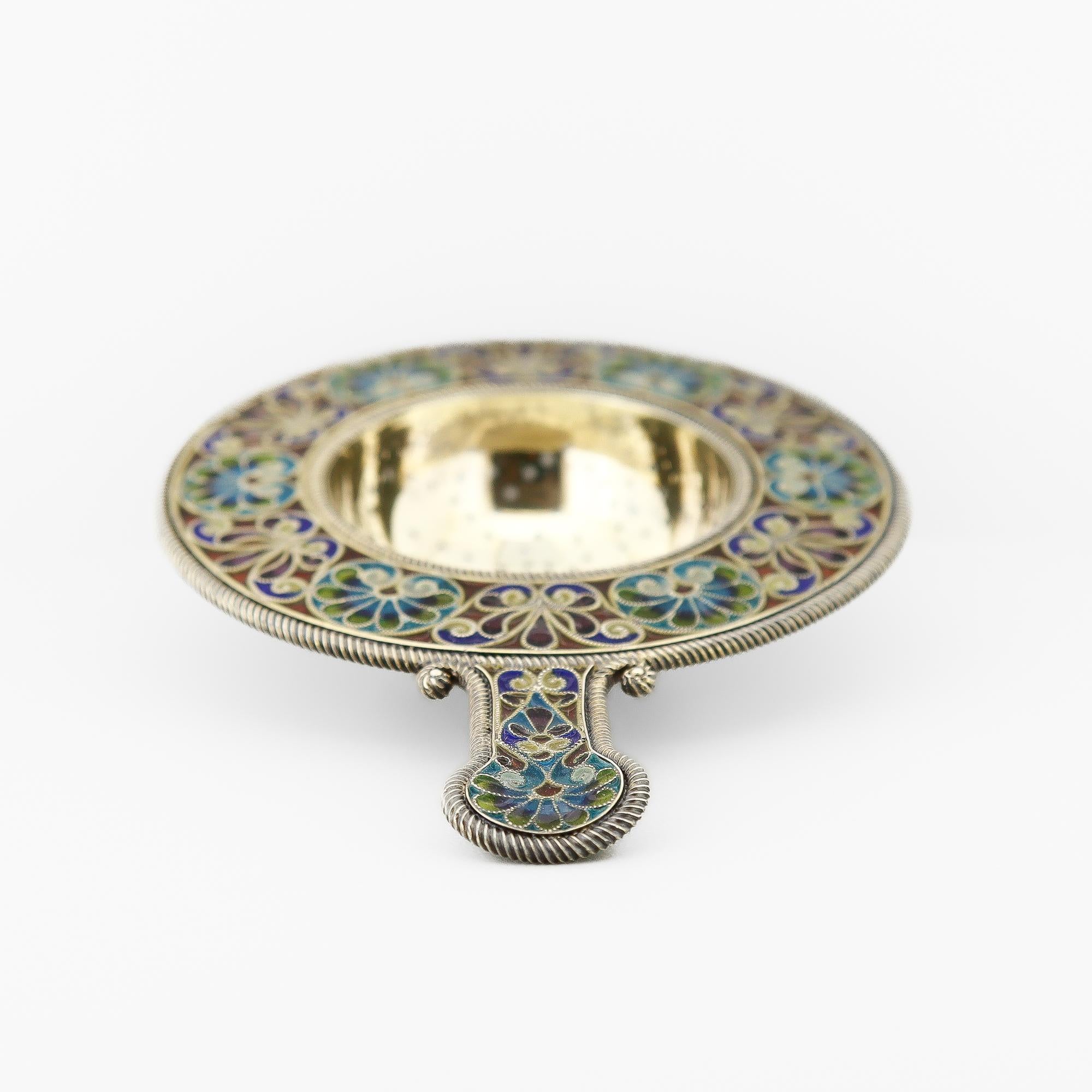 Passoire à thé en argent doré et émail polychrome Plique A Jour (Stained Glass) en vente 8