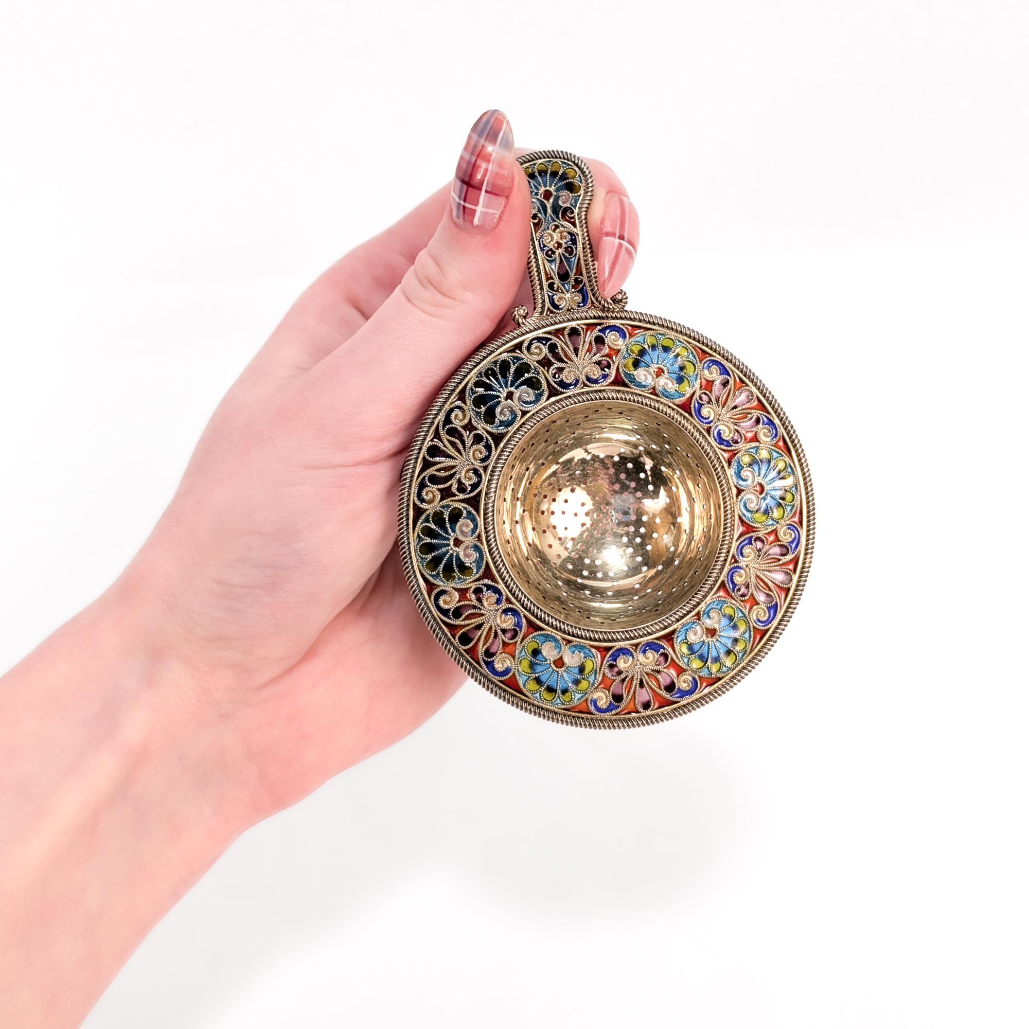 Passoire à thé en argent doré et émail polychrome Plique A Jour (Stained Glass) en vente 9