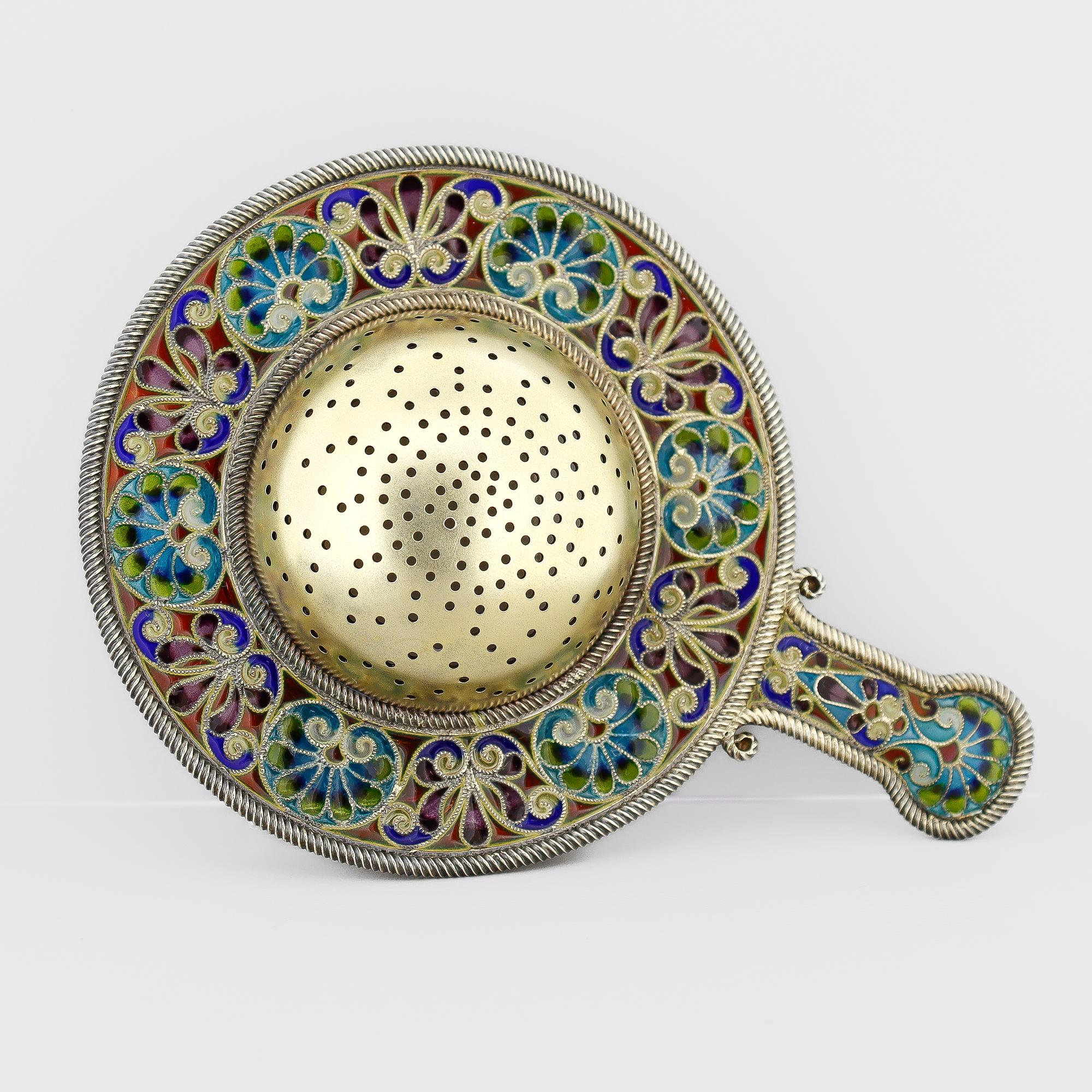 Passoire à thé en argent doré et émail polychrome Plique A Jour (Stained Glass) en vente 1