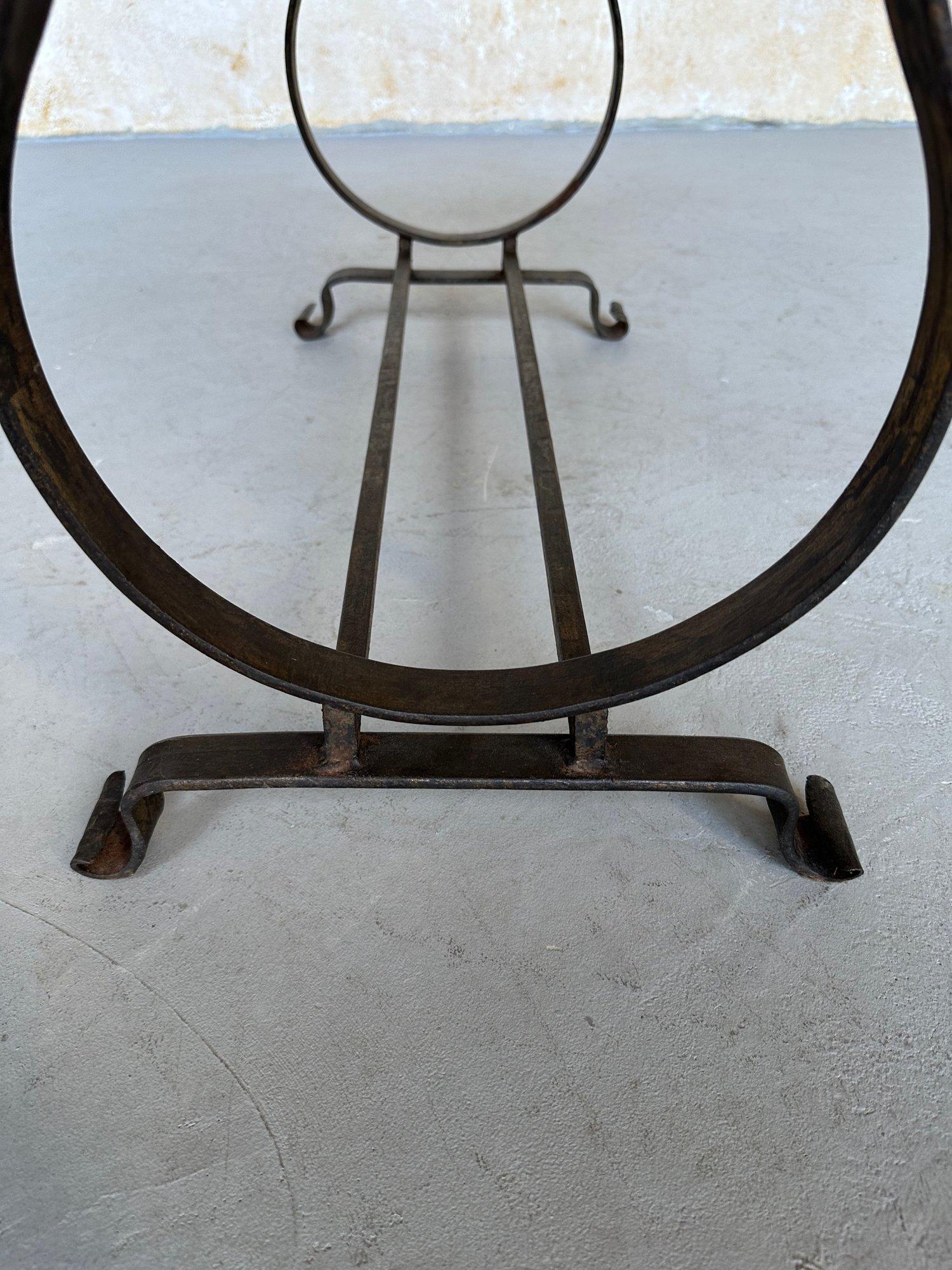 Banc espagnol doré avec base en forme de lyre en vente 2