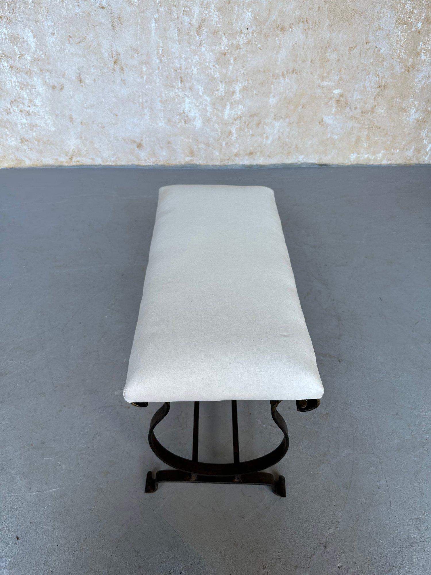 Banc espagnol doré avec base en forme de lyre en vente 5
