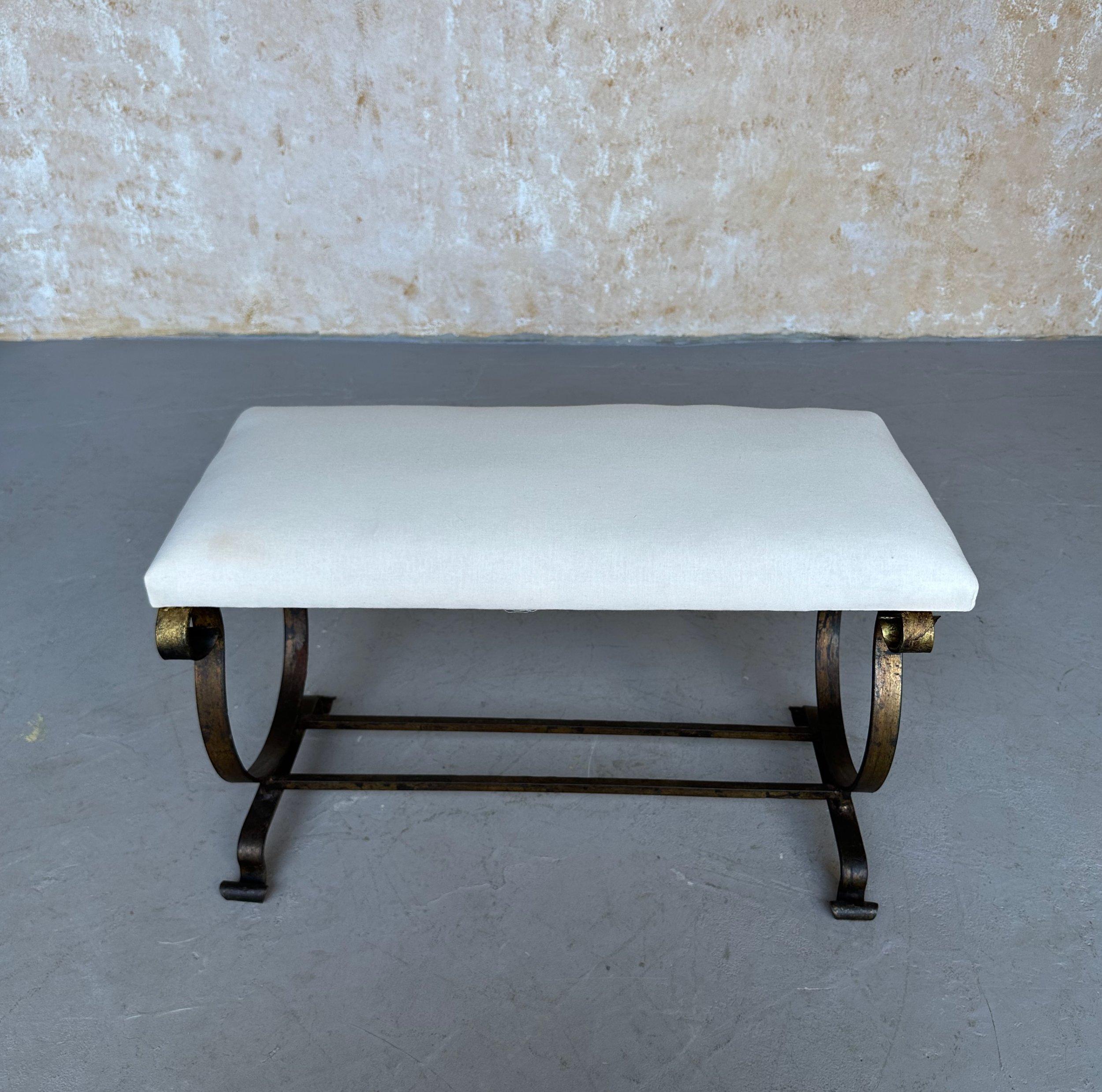 Espagnol Banc espagnol doré avec base en forme de lyre en vente