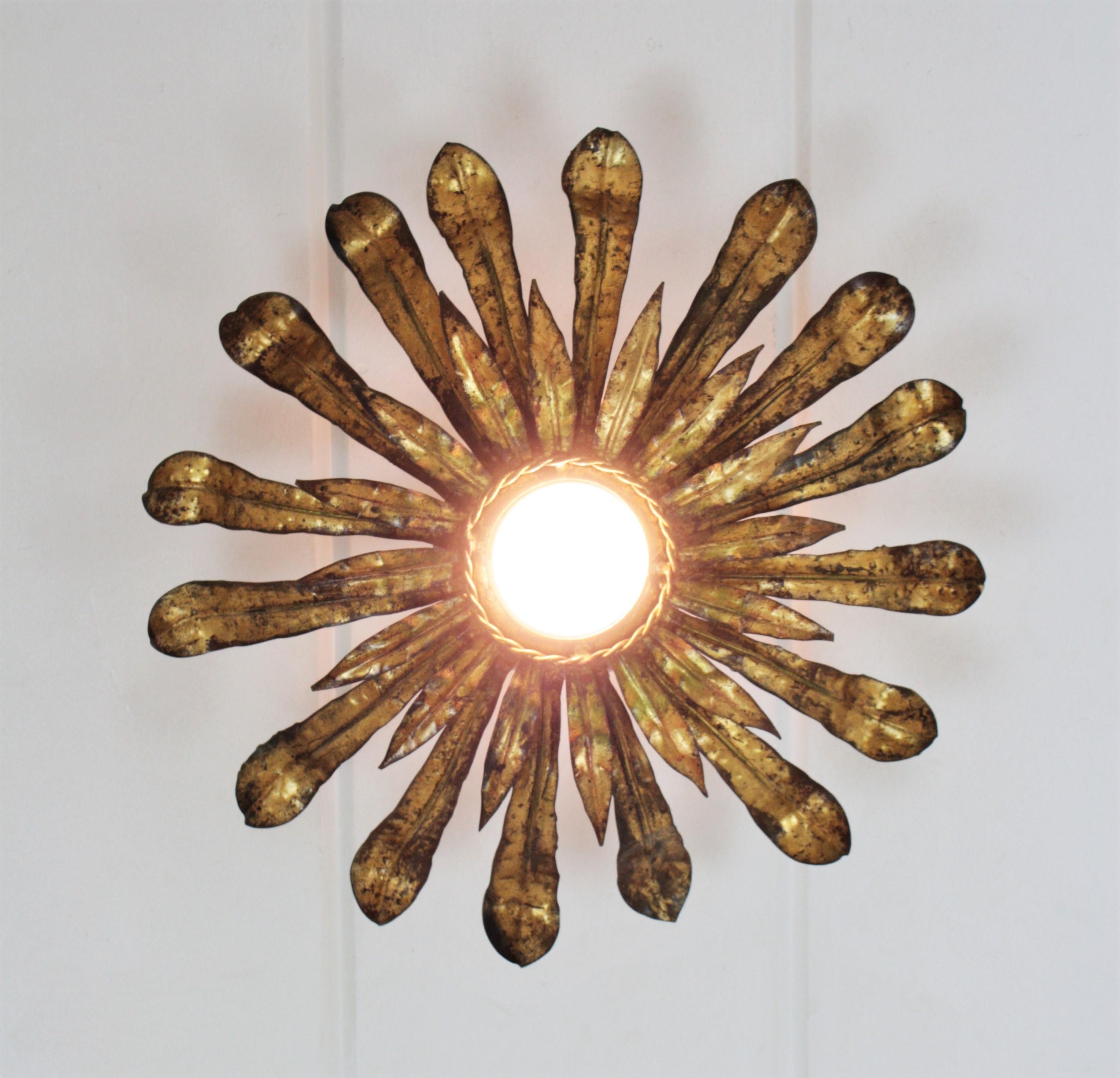 Sunburst Flower Light Fixture in Gilt Iron and Green Accents In Good Condition In Barcelona, ES