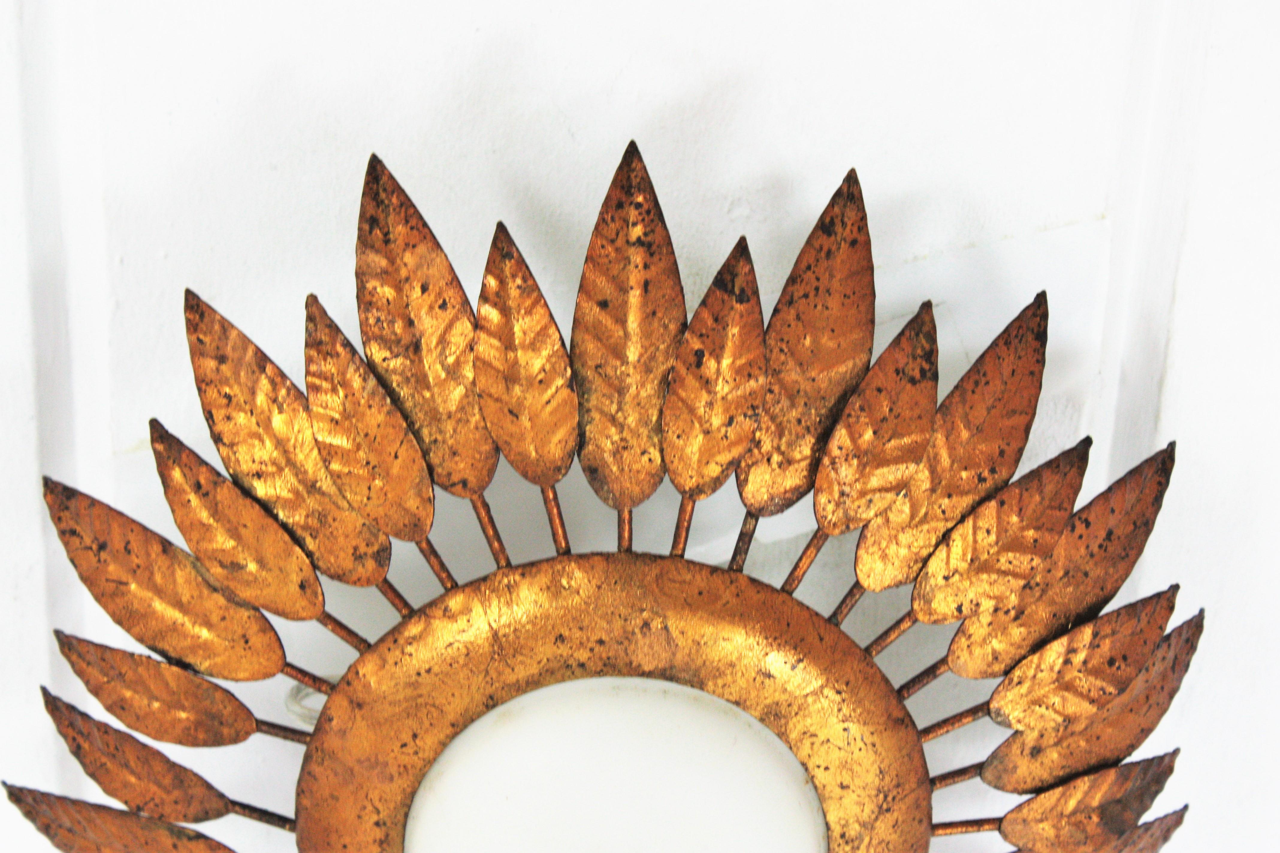 Vergoldete Sunburst-Leuchte (20. Jahrhundert) im Angebot