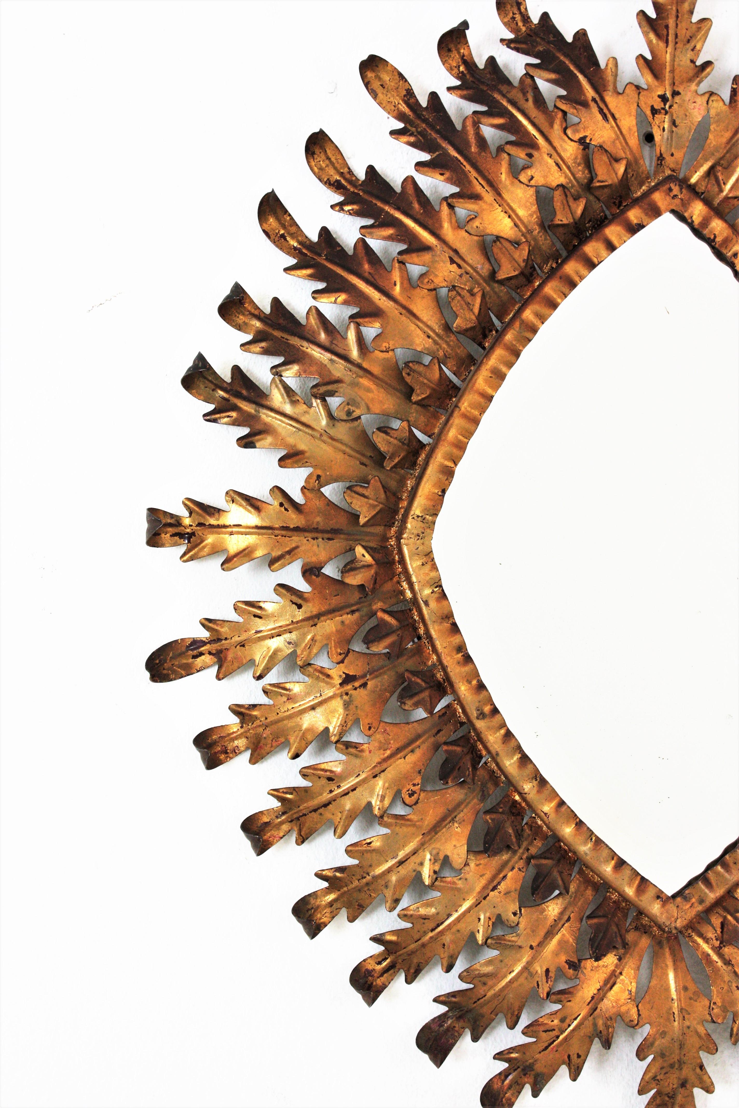 Gilt Sunburst Rhombus Mirror with Leafed Frame In Good Condition For Sale In Barcelona, ES