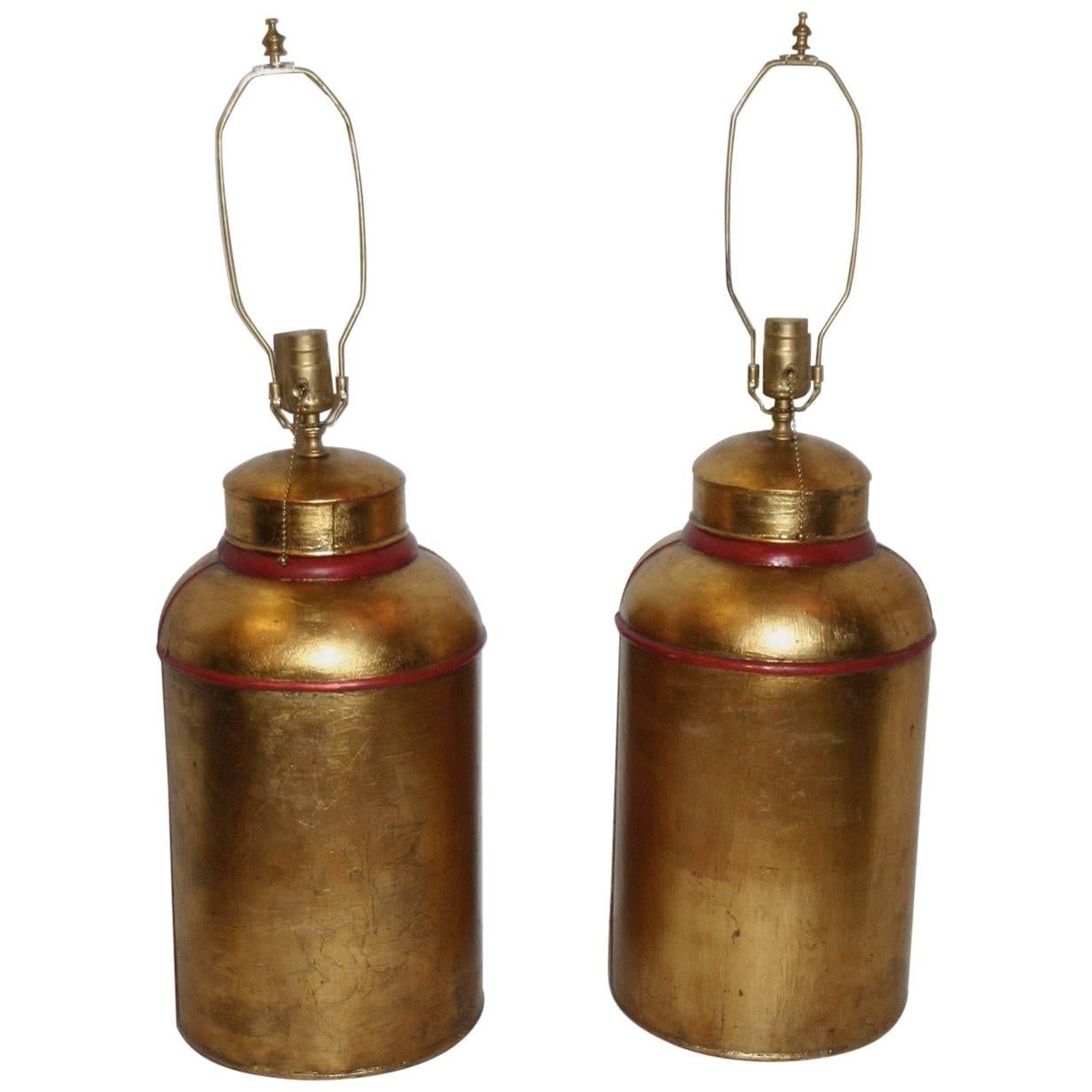 A pair of circa 1940s English tea canister mounted as lamps, original patina and red details.

Measurements:
Height of body 28