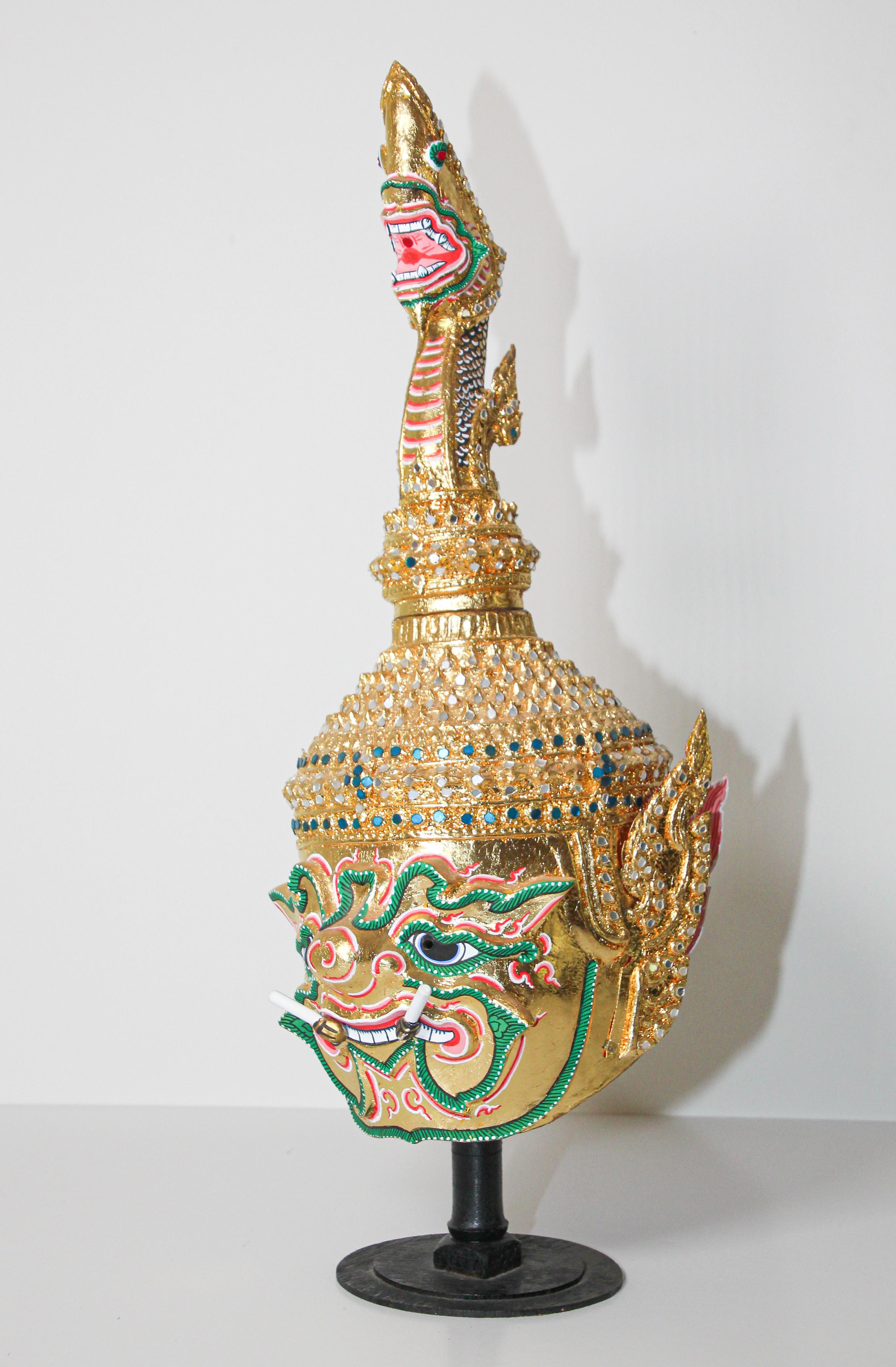 Vergoldete thailändische Demon-Maske-Tänzer-Kopfschmuck Krone im Angebot 1