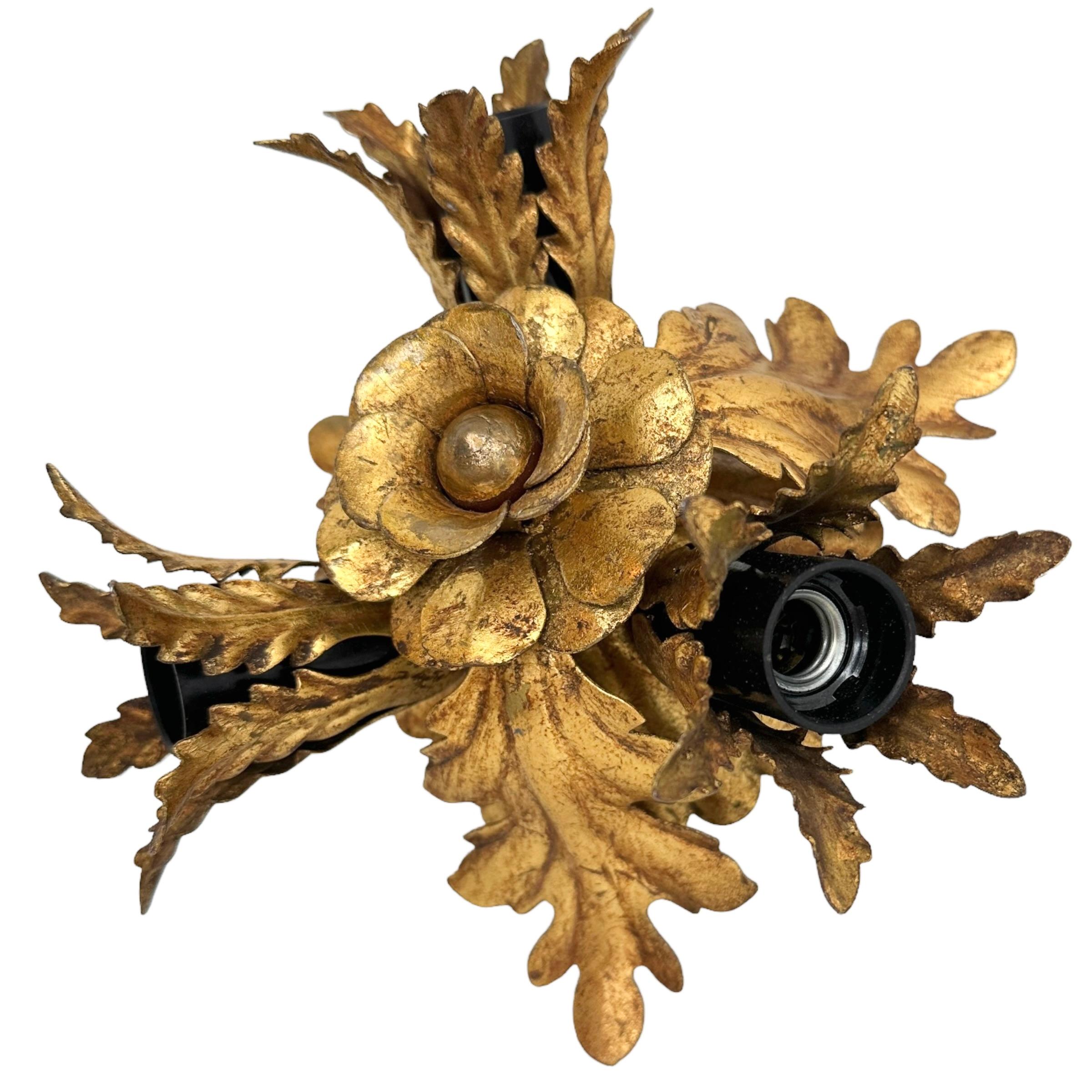 Fait main Monture affleurante florentine à trois lumières en vermeil de Banci Tole Toleware Italy 1960s en vente