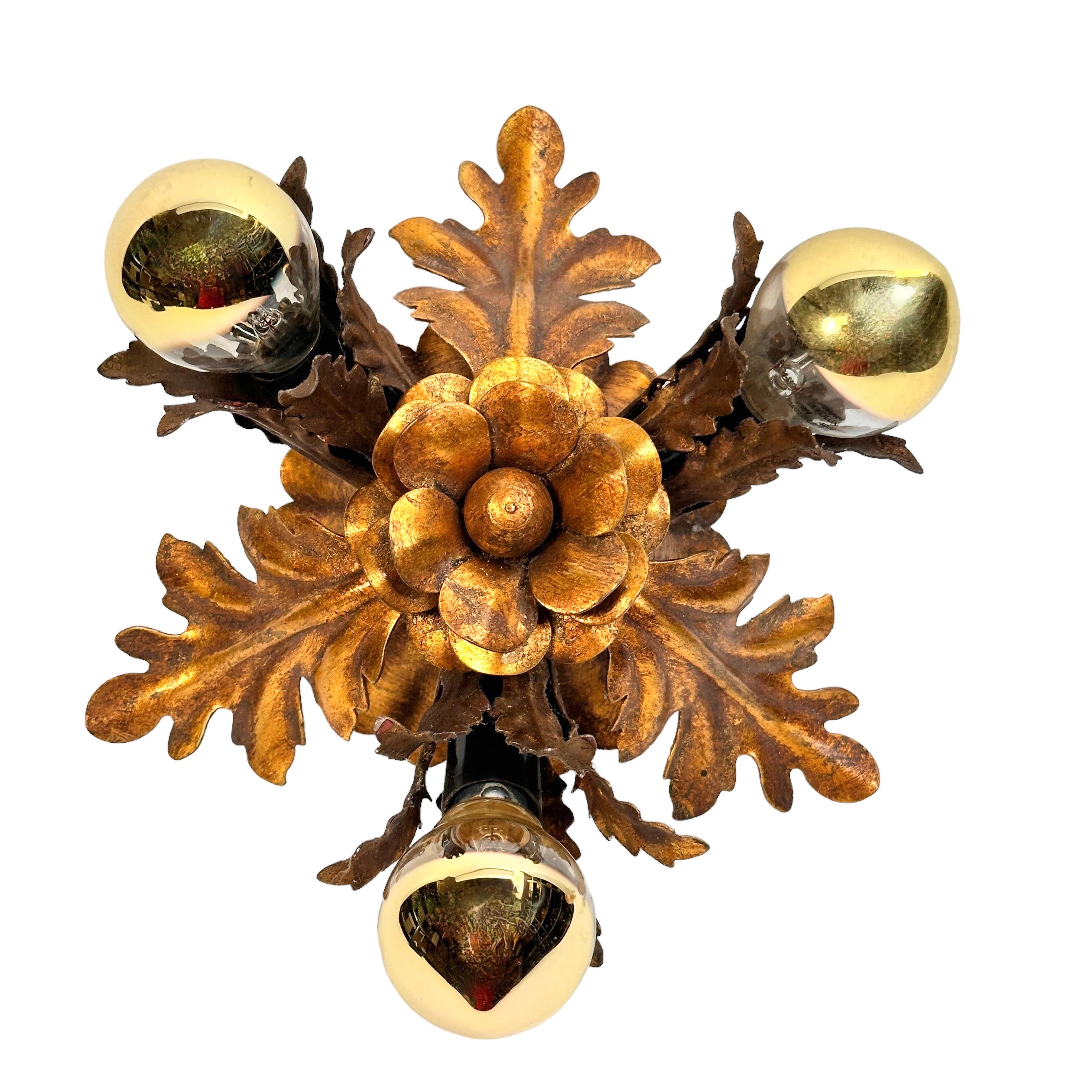 Gilt Three Light Banci Firenze Florentine Flush Mount Tole Toleware Italy 1960s In Good Condition For Sale In Nuernberg, DE