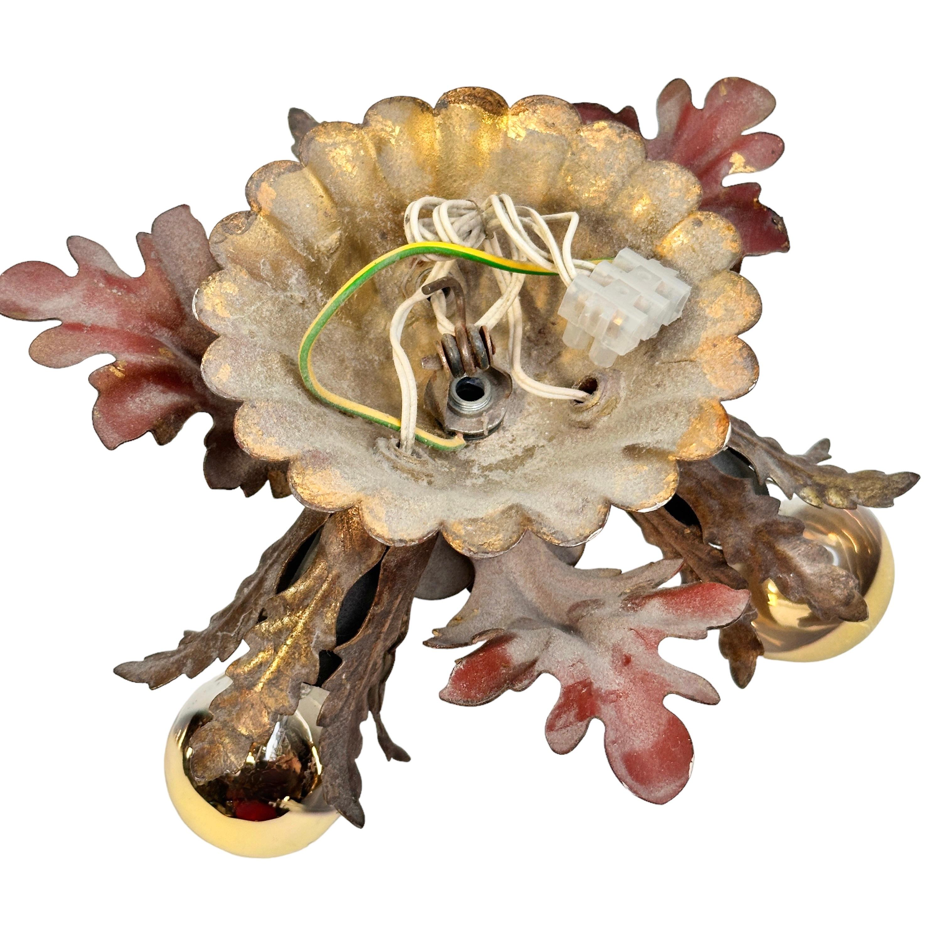 Vergoldete drei Lichter Banci Firenze Florentine Flush Mount Tole Toleware Italien 1960s (Mitte des 20. Jahrhunderts) im Angebot