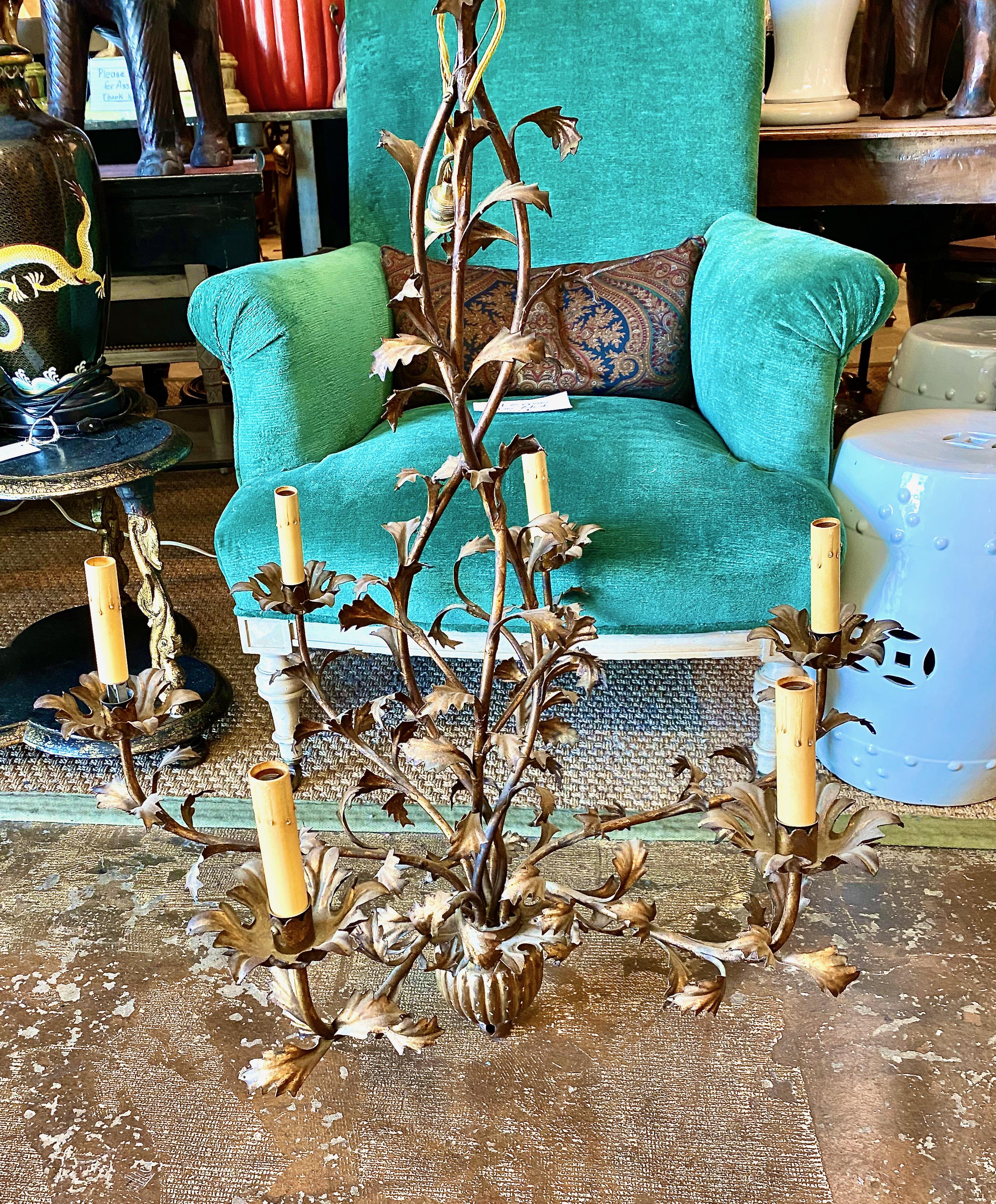 Gilt Tole Leaf Chandelier In Good Condition For Sale In Pasadena, CA