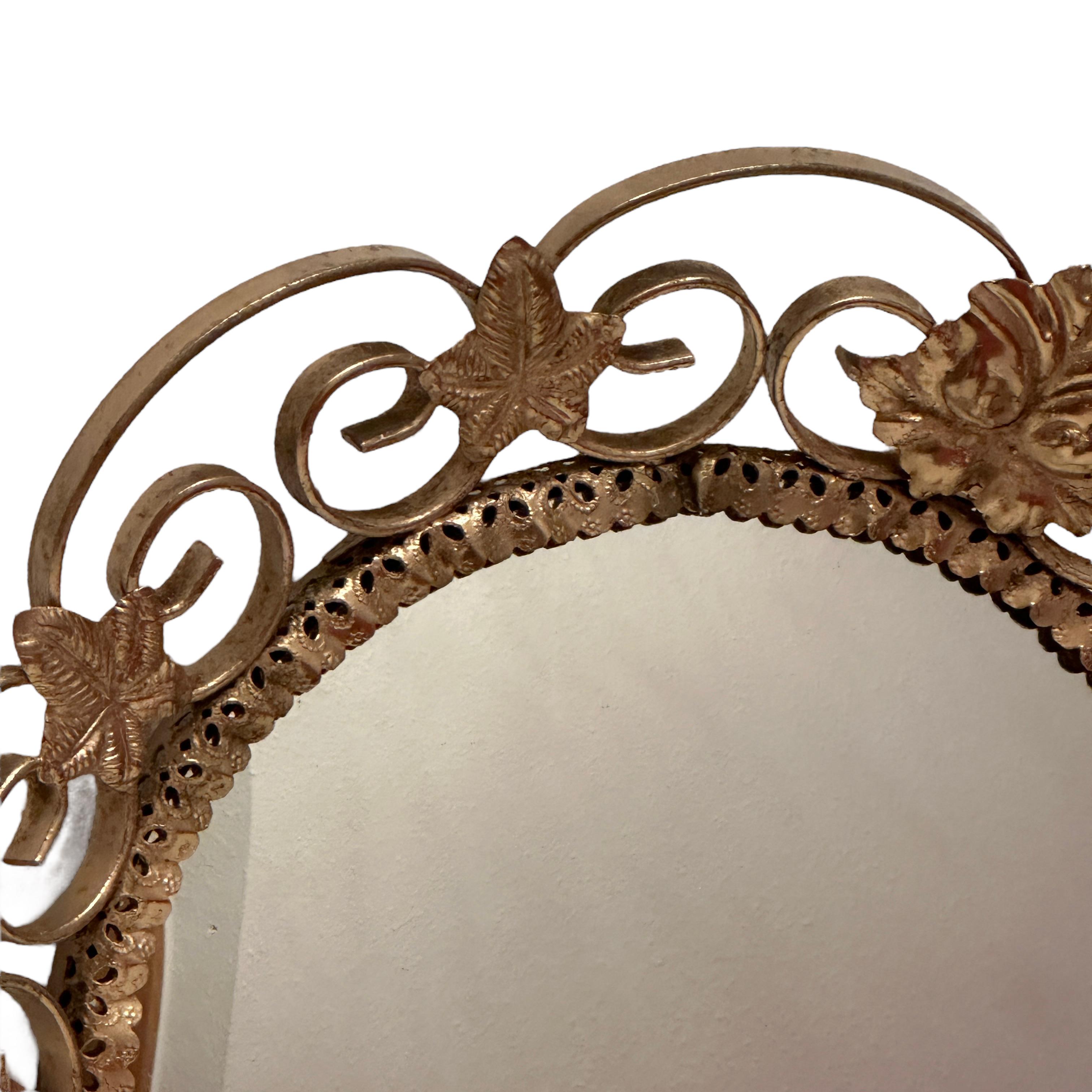 Gilt Vine Leaves Hollywood Regency Convex Wall Mirror, Toleware Tole 1960s Italy For Sale 1