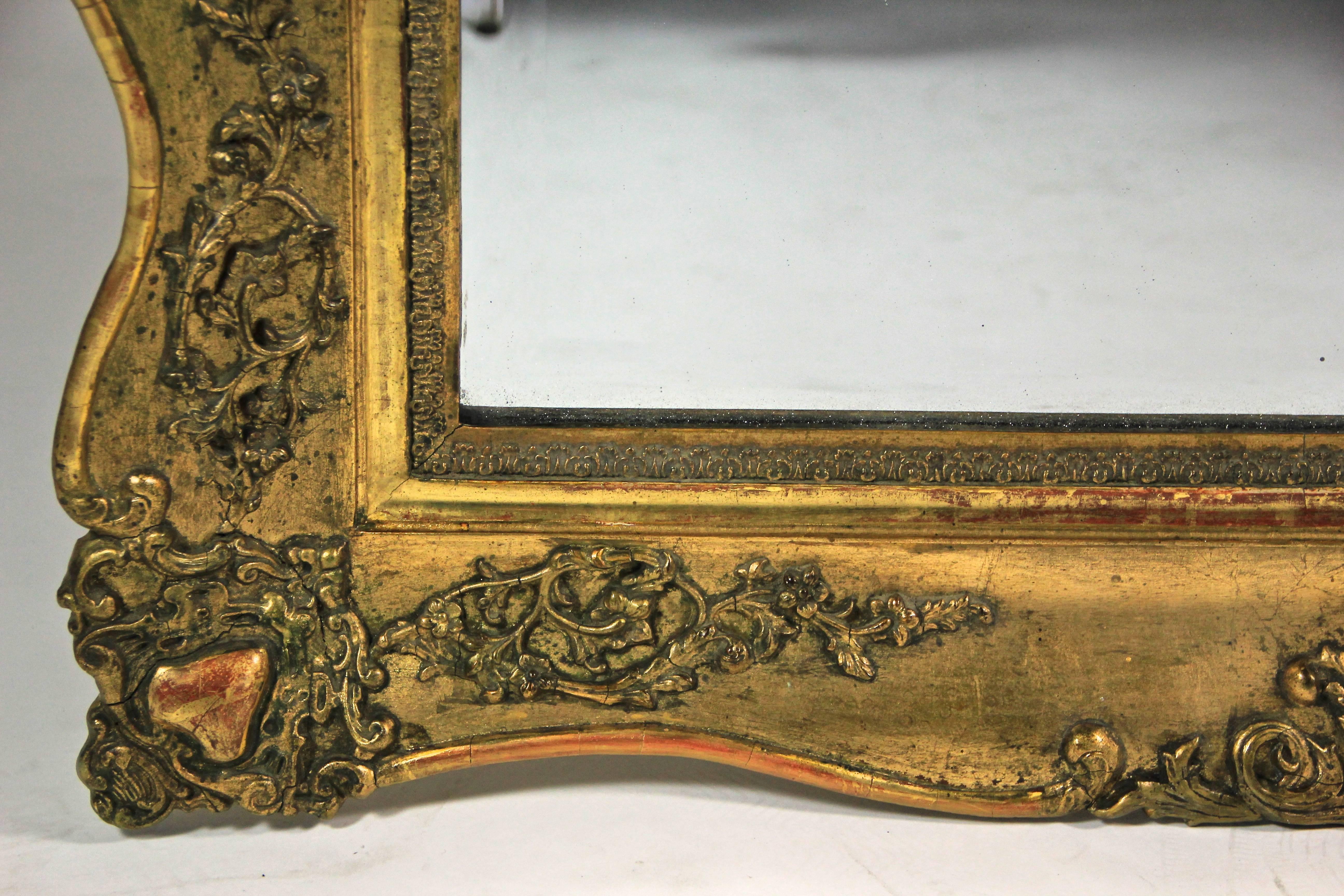 Gilt Wall Mirror with Stucco Works Biedermeier Period, Austria, circa 1830 For Sale 2