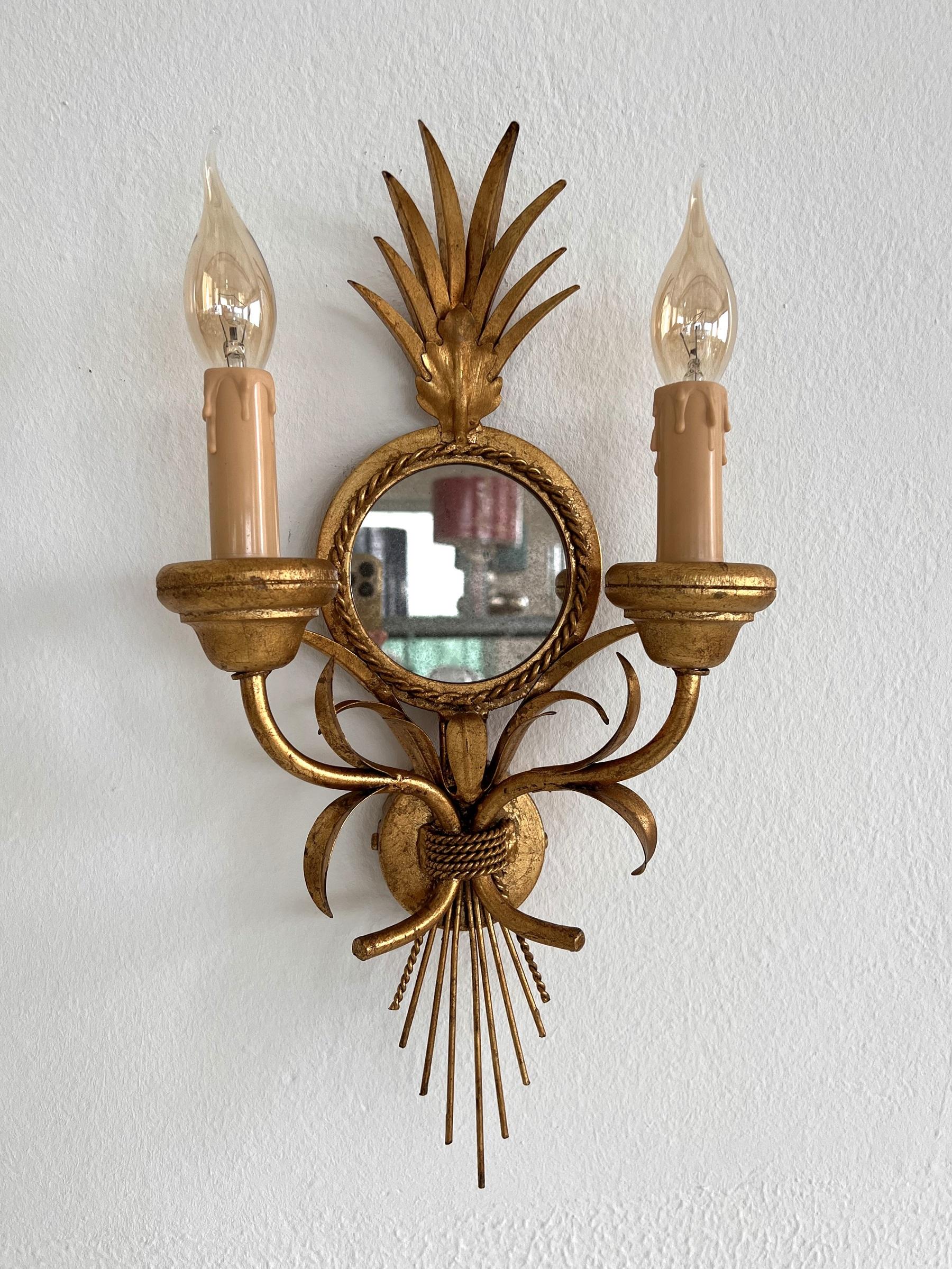 Metallo Applique dorata con specchio e foglie antiche di Kögl, anni '70 in vendita