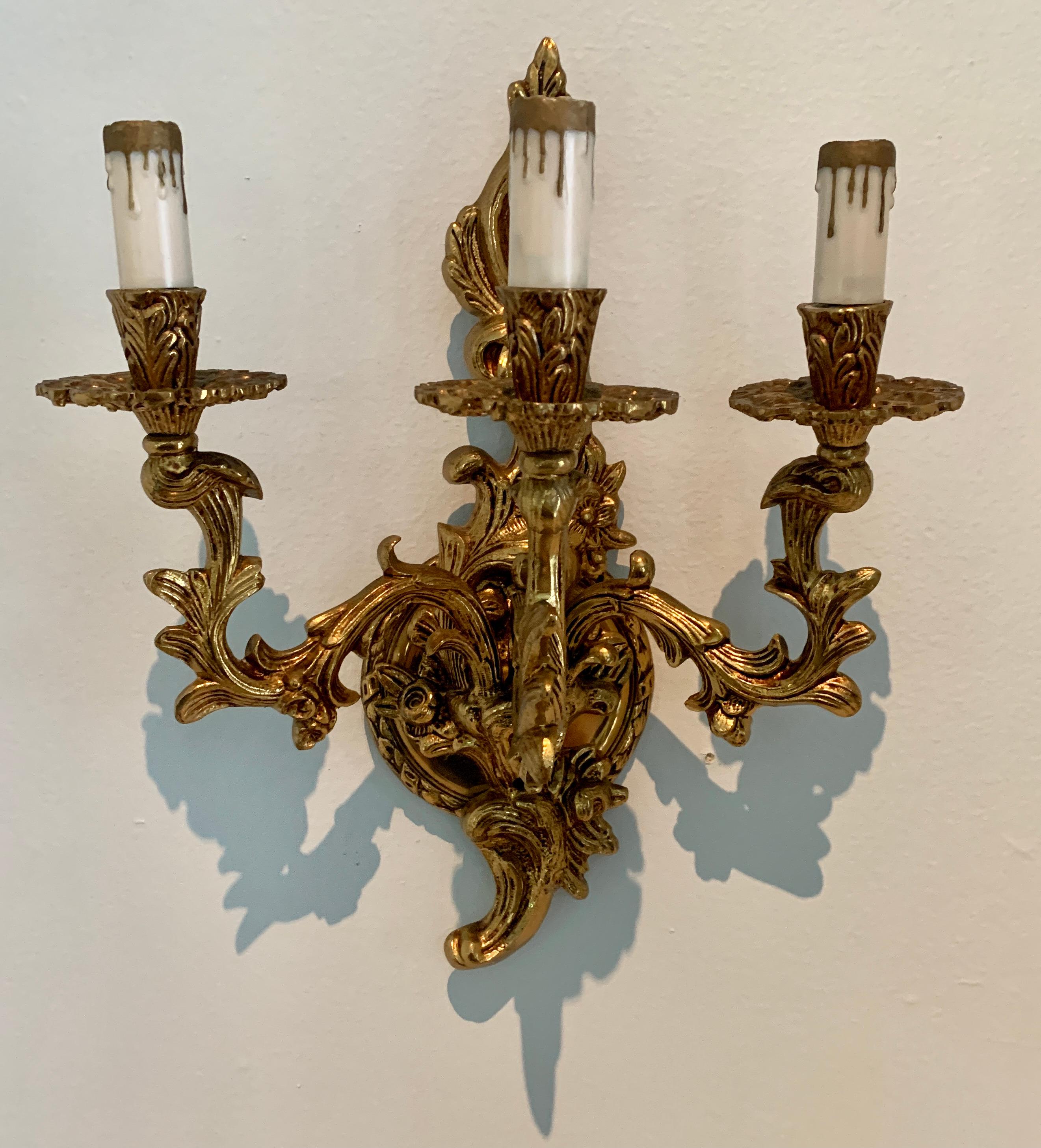 20th Century Gilt Wall Sconce with three Lights For Sale