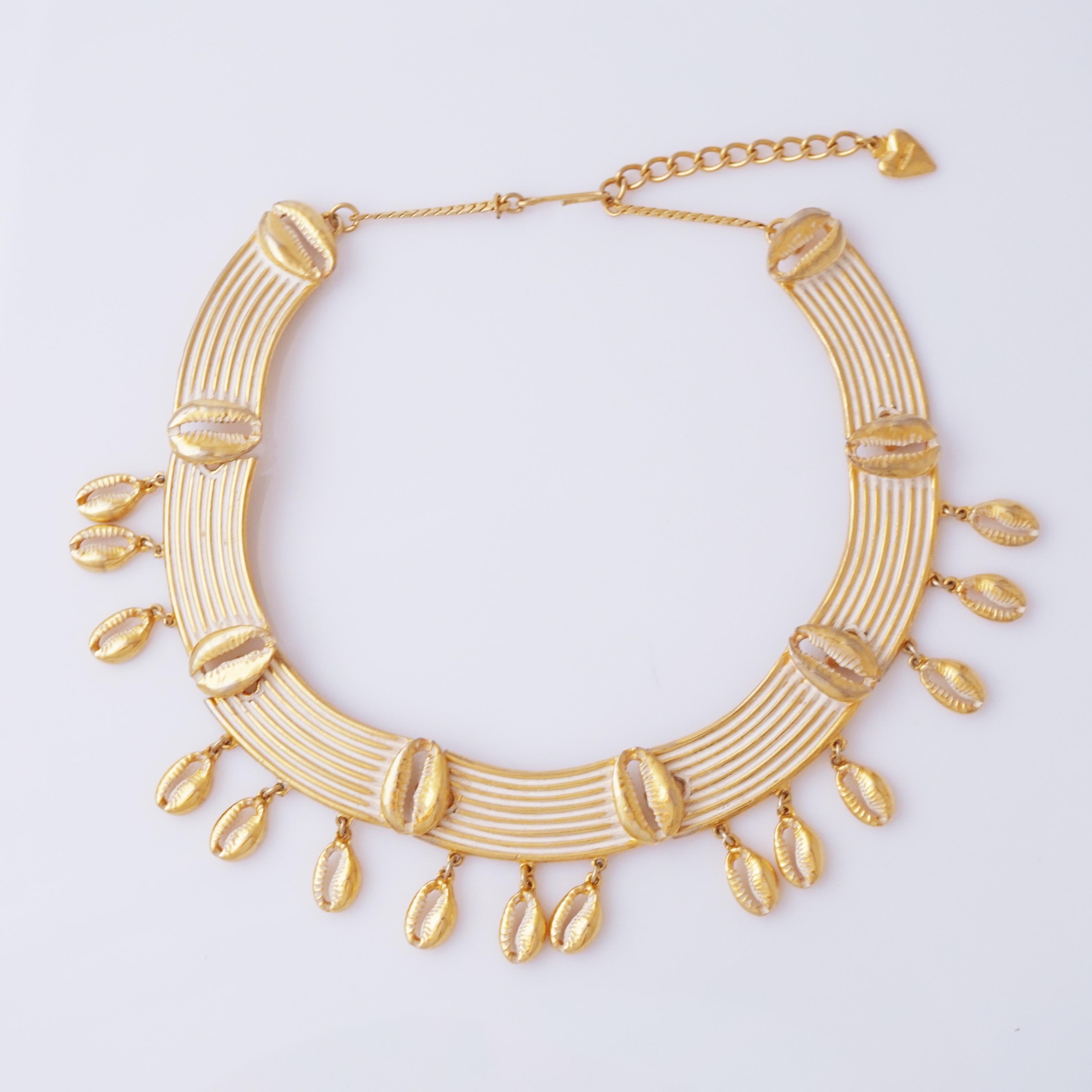 - Vintage item

- Collectible costume jewelry piece from the mid-century

- 15