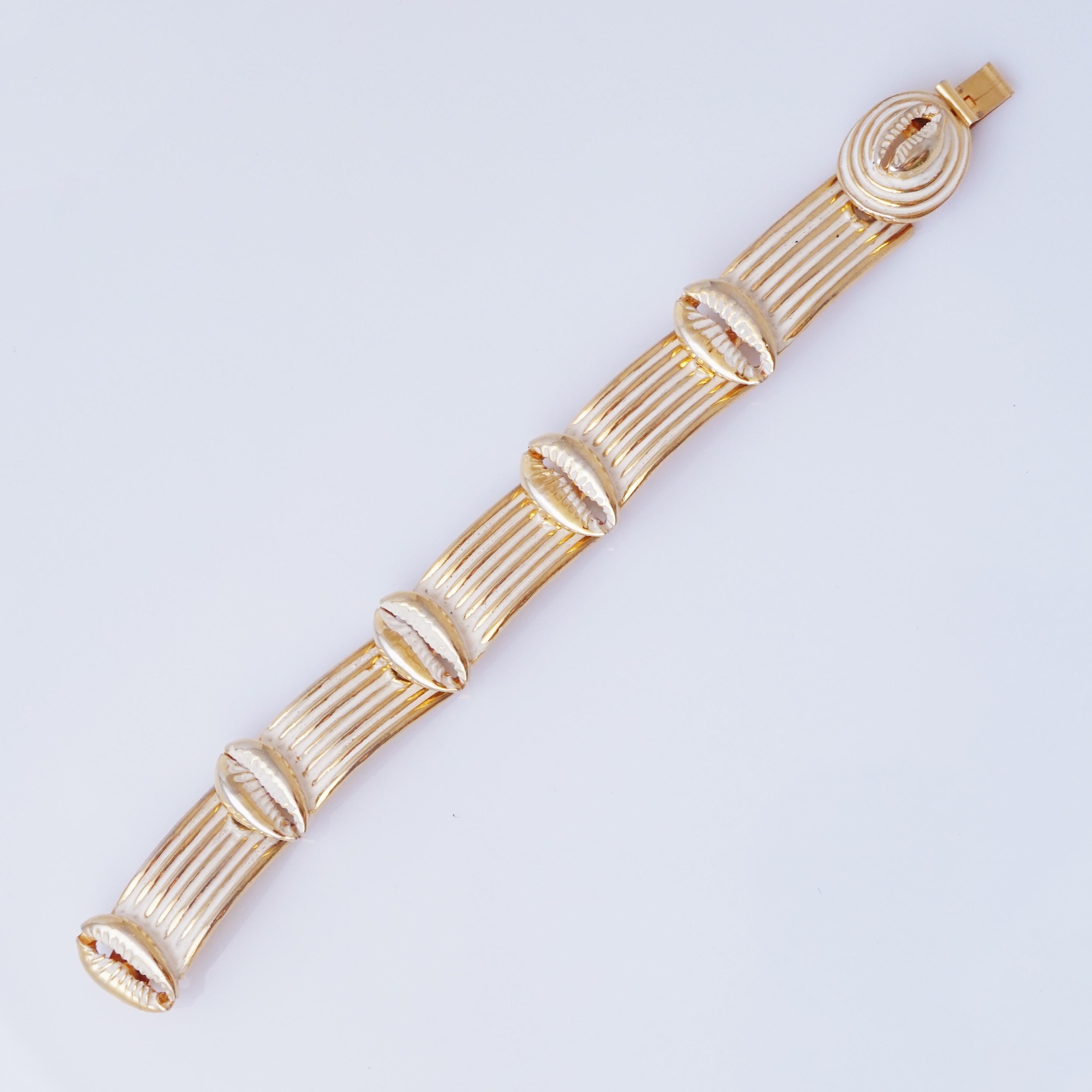 Pulsera de eslabones de concha dorada y esmalte blanco de Frederick Mosell, años 60 Moderno en venta
